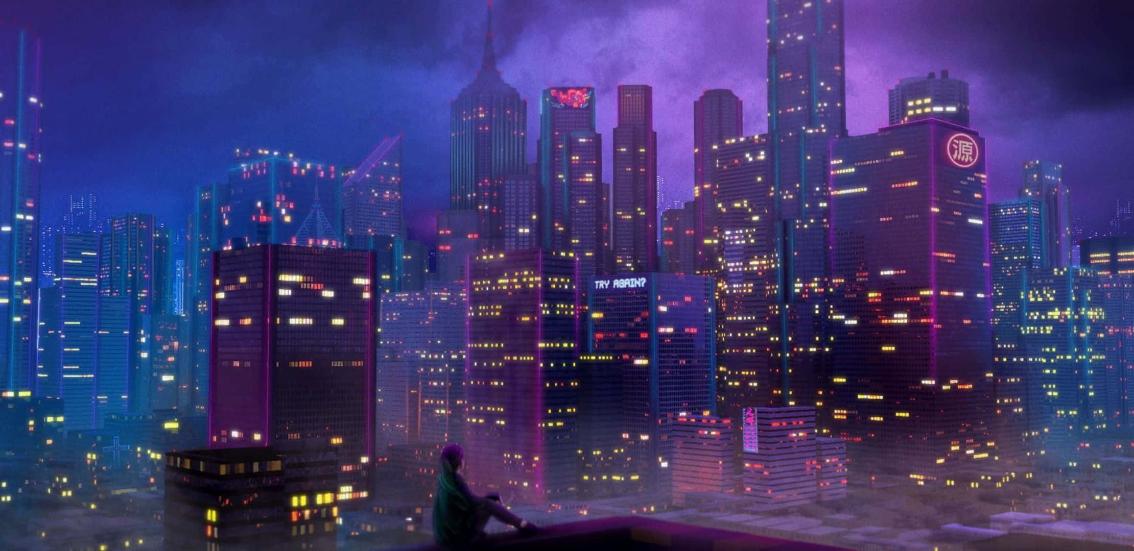 2220x1080 桌布 壁紙 — 一個孤獨的身影坐在屋頂上，俯瞰著暮色中霓虹浸染的未來城市景觀，高聳的摩天大樓在紫色天空下閃耀。
