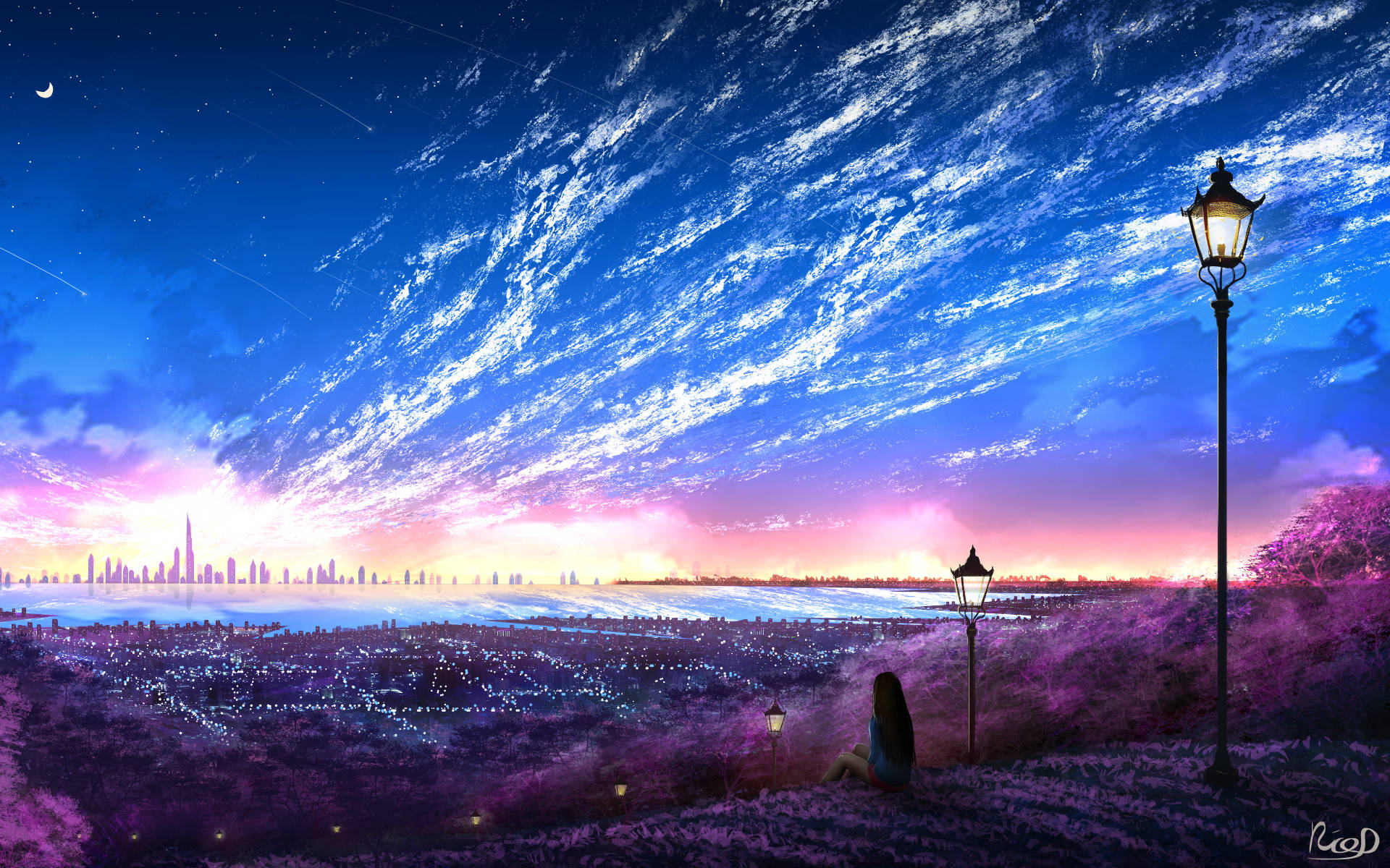 Alone 桌布 壁紙 — 一個孤獨的身影坐在發光的街燈下，充滿活力的紫色和藍色天空帶著宇宙光線延伸在閃爍的城市景觀之上。