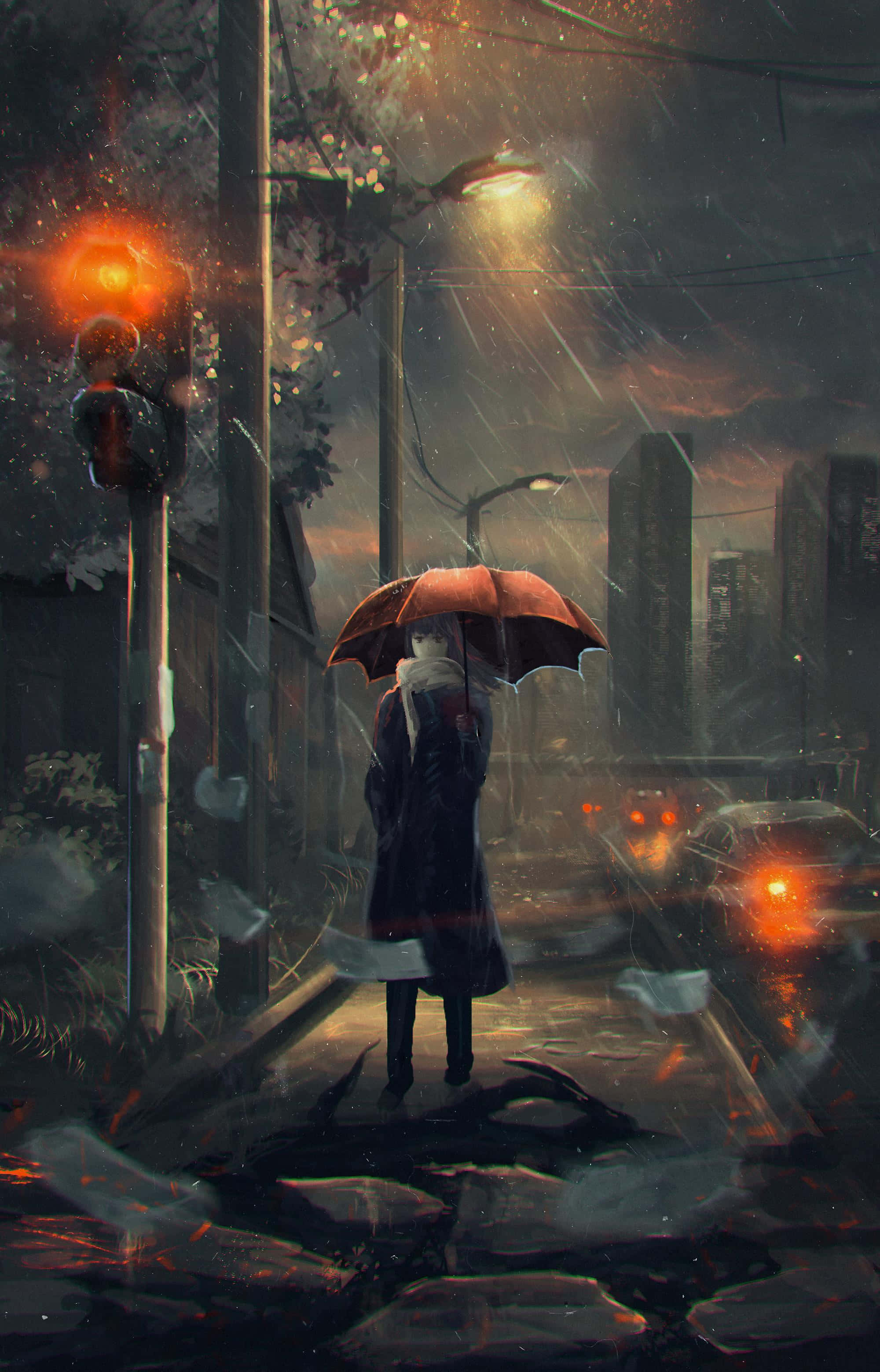 Rain Anime 桌布 壁紙 — 一個孤獨的身影撐著橙色雨傘，在黃昏時分閃爍的路燈和車頭燈下，走過雨中的城市街道。