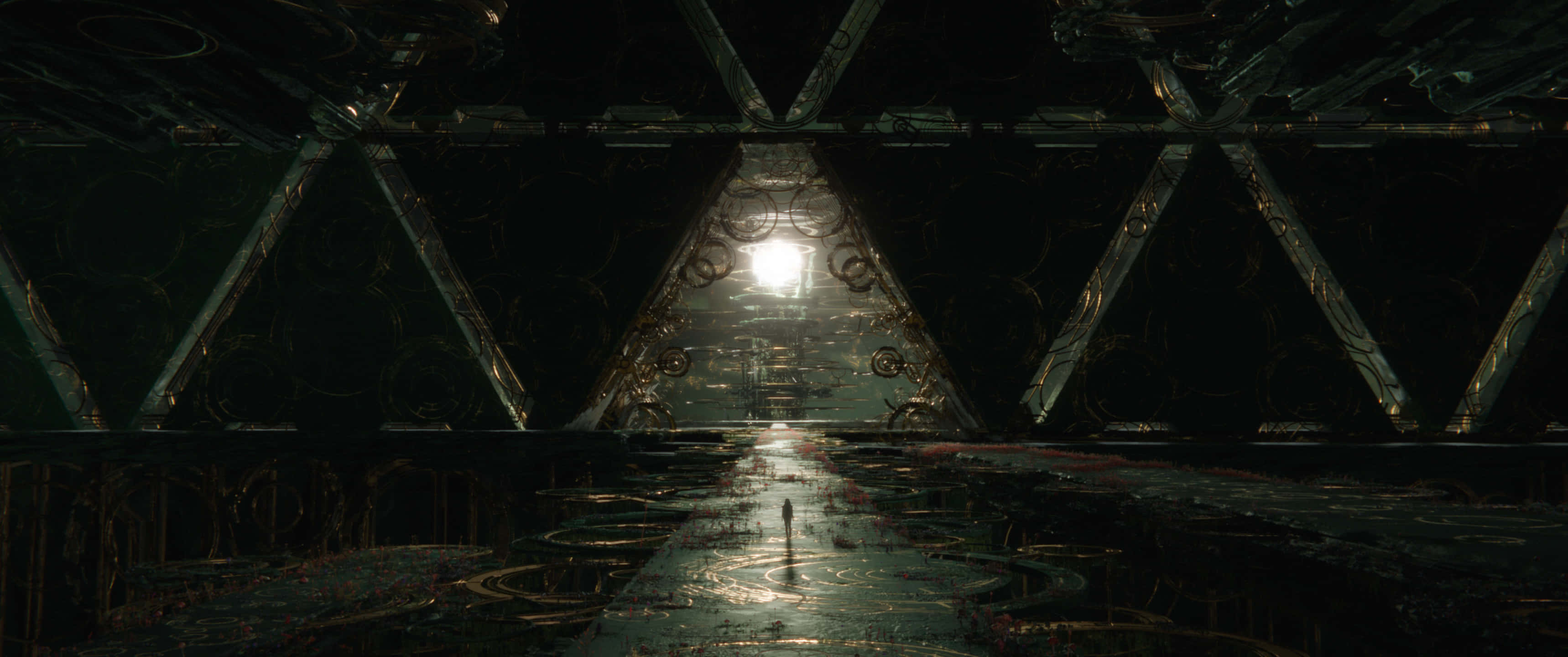 Eternals Movie 桌布 壁紙 — 一個孤獨的身影沿著宏偉華麗的三角形走廊，走向黑暗金屬房間盡頭的明亮光線。