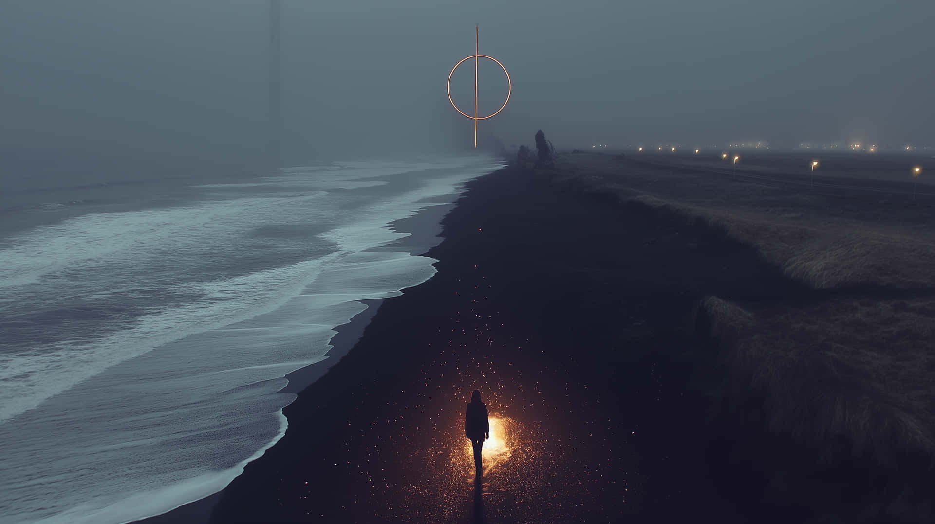 Mysterious Figure on Foggy Black Sand Beach at Night 壁紙 — 一個孤獨的身影沿著霧氣瀰漫的黑色火山海灘，走向地平線上方懸浮的發光圓形光。