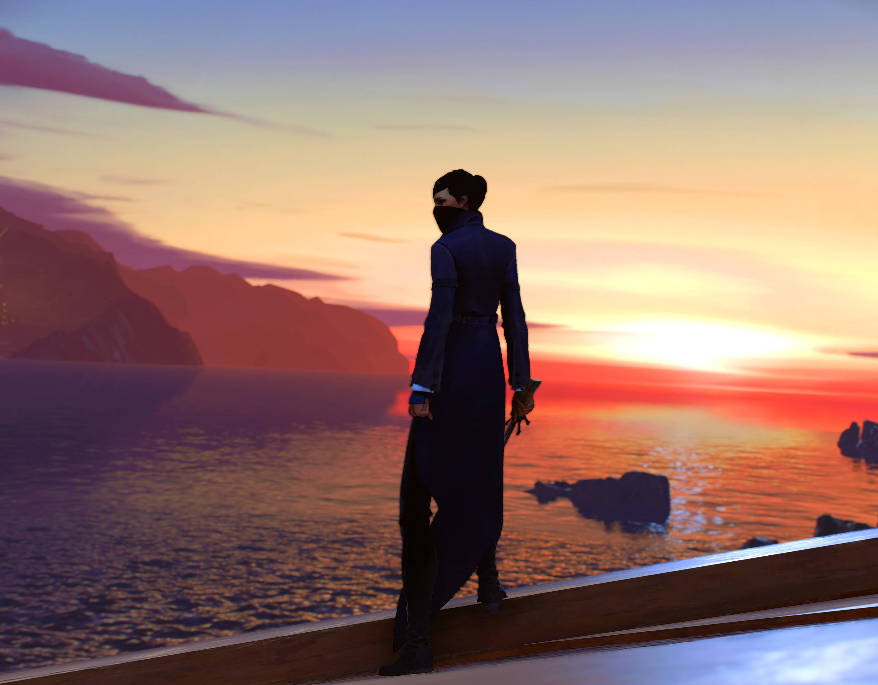 Dishonored 2 桌布 壁紙 — 一個孤獨的身影穿著深色衣服站在木欄杆上，俯瞰著海洋懸崖上充滿活力的日落。