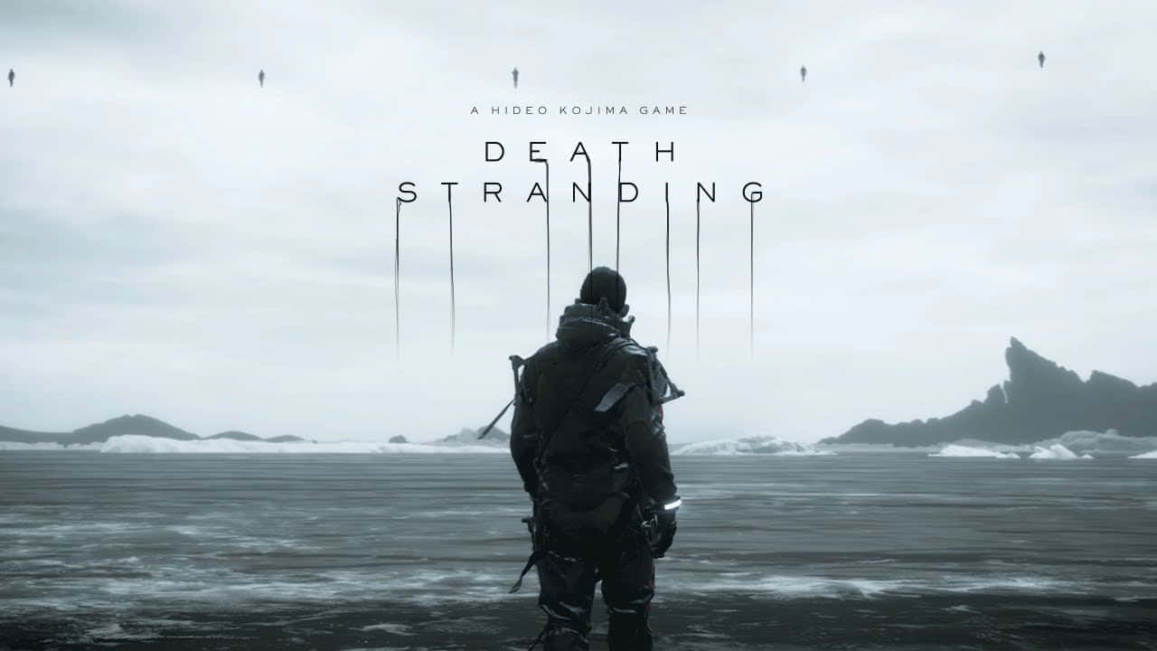 Death Stranding Desktop 桌布 壁紙 — 一個孤獨的身影穿著深色裝備站在冰凍的荒原上，凝視著灰色天空下遙遠的冰山，上方有漂浮的人影。