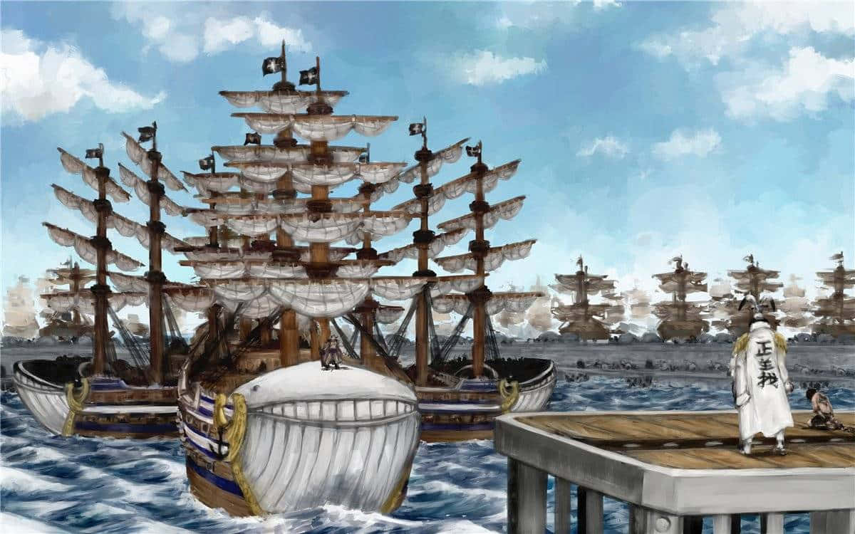 Marineford Aftermath 桌布 壁紙 — 一個孤獨的身影穿著白色長袍站在木碼頭上，俯瞰著一支由多桅大型帆船組成的艦隊，天空湛藍，雲朵點綴。