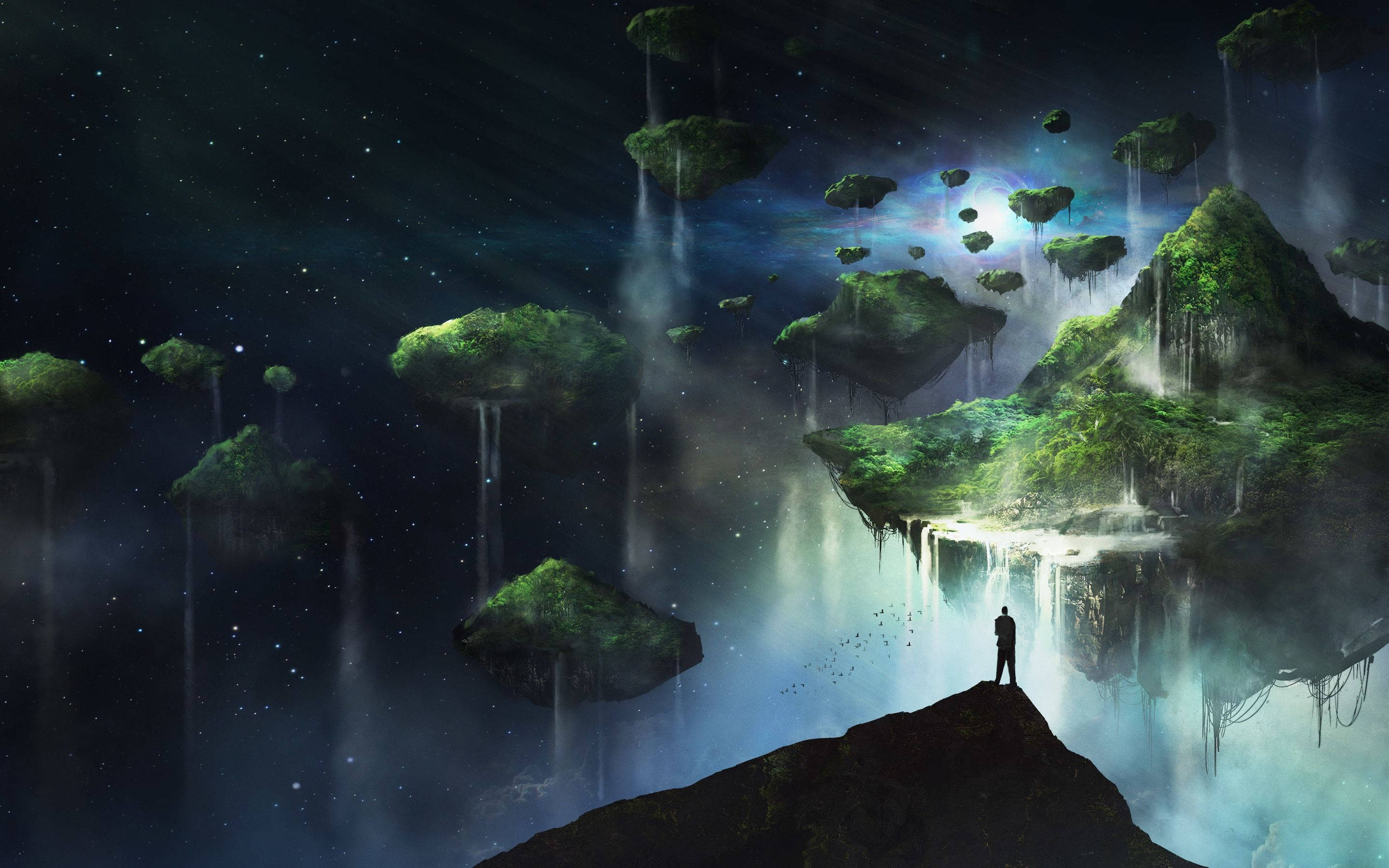 Floating 桌布 壁紙 — 一個孤獨的身影站在一個浮島上，在繁星點點的夜空下，瀑布從其他懸浮的綠色島嶼傾瀉而下。