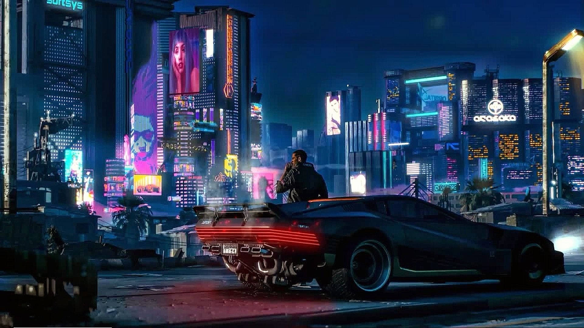 電馭叛客2077 桌布 壁紙 — 一個孤獨的身影站在一輛時尚的黑色跑車頂上，身處霓虹燈閃爍的賽博龐克城市夜景中。