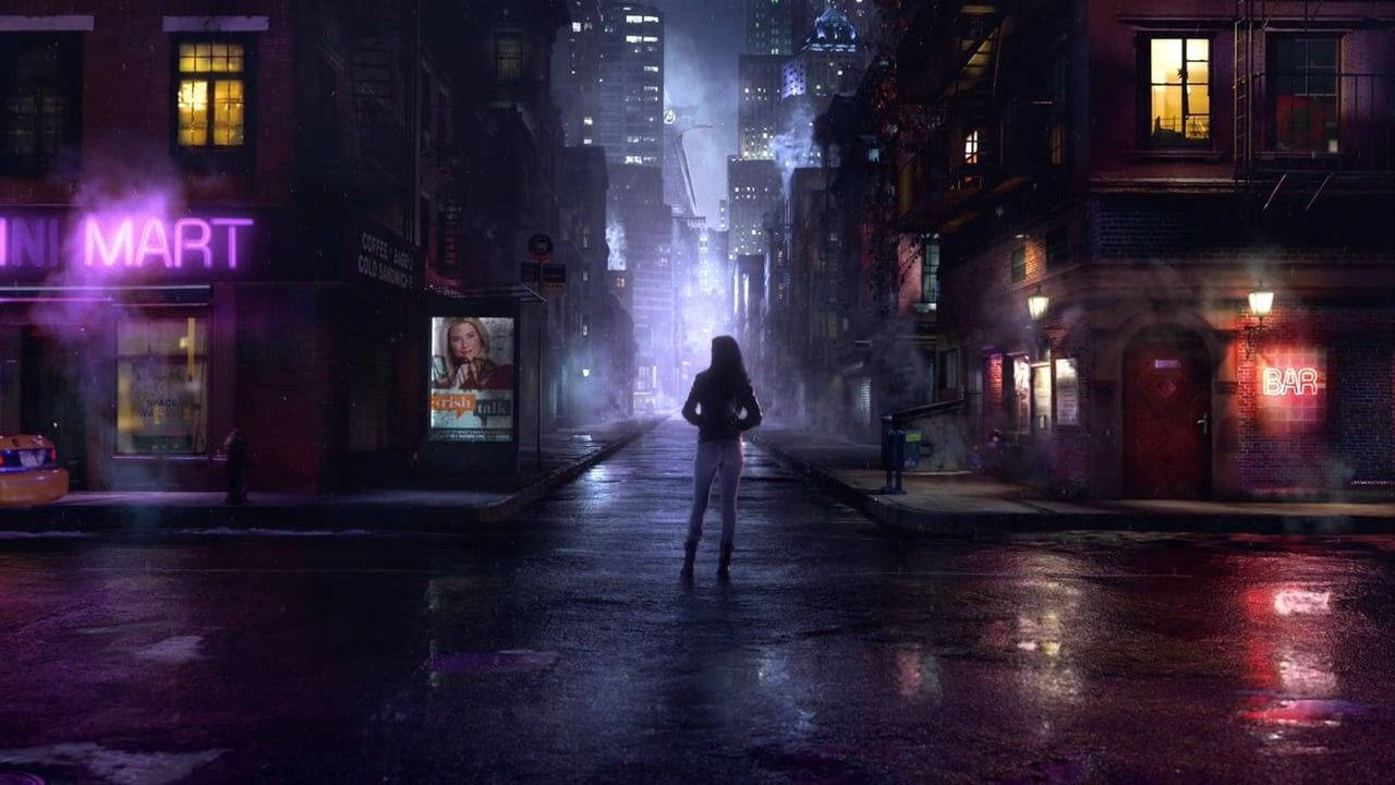 Entertainment 桌布 壁紙 — 一個孤獨的身影站在夜晚霧氣瀰漫的城市小巷中，被雨水浸濕的霓虹燈光照亮。
