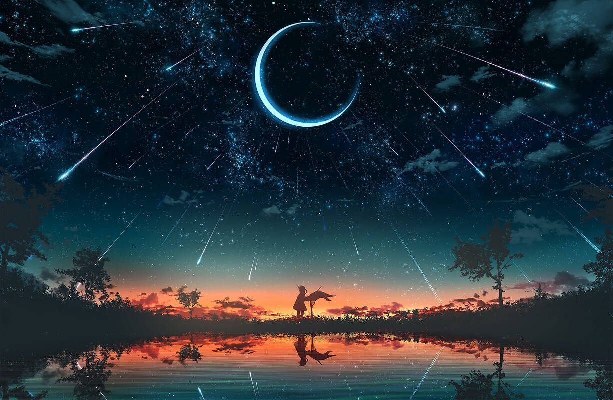 Crescent 桌布 壁紙 — 一個孤獨的身影站在寧靜的湖邊，在充滿流星和發光的新月的 vibrant 夜空下。