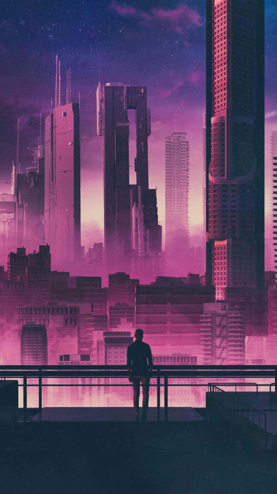 Future City 桌布 壁紙 — 一個孤獨的身影站在屋頂上，俯瞰著沐浴在充滿活力的紫色和粉紅色暮色中的未來城市景觀。