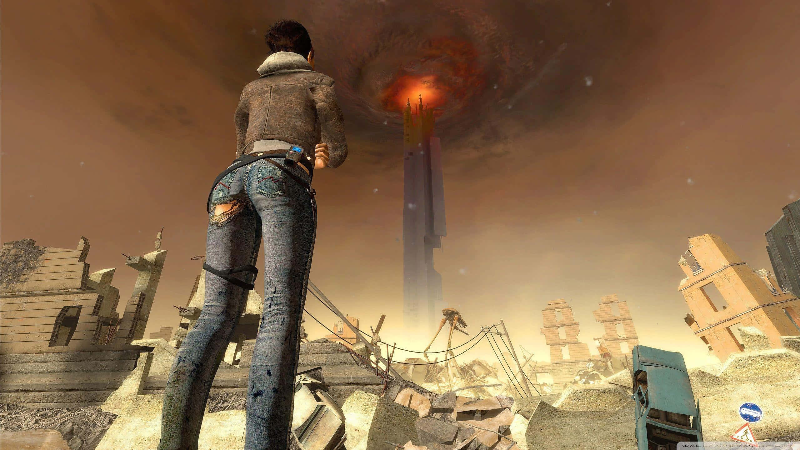 Half Life 2 桌布 壁紙 — 一個孤獨的身影站在廢墟城市中，仰望一座高聳的建築物，在朦朧的橙色天空中散發出熾熱的能量。