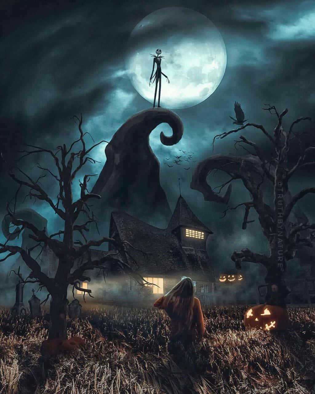 Nightmare Before Christmas Phone 桌布 壁紙 — 一個孤獨的身影站在扭曲的山丘上，滿月之下，一個女孩仰望被光禿樹木和發光南瓜燈包圍的鬼屋。