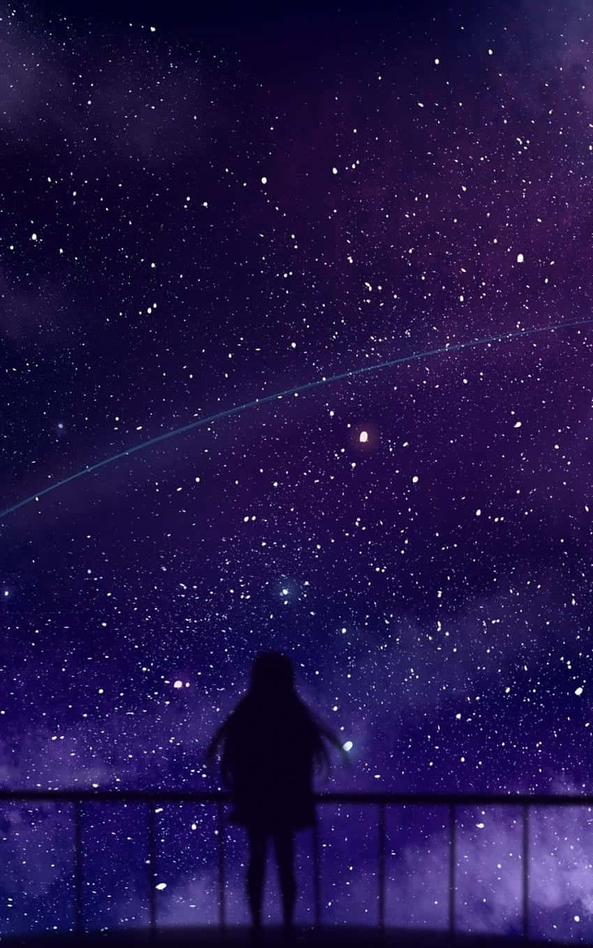 動漫 桌布 壁紙 — 一個孤獨的身影站在欄杆上，仰望充滿活力的紫色星空，一顆發光的彗星劃過夜空。