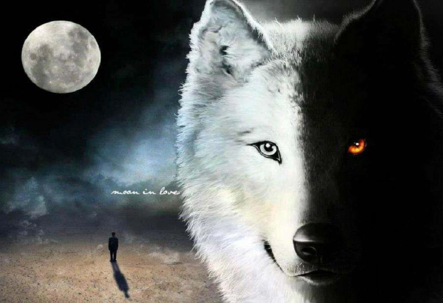 Mystical Wolf 桌布 壁紙 — 一個孤獨的身影站在滿月下，一隻巨大的狼用一隻發光的橙色眼睛從陰影中強烈地凝視著。
