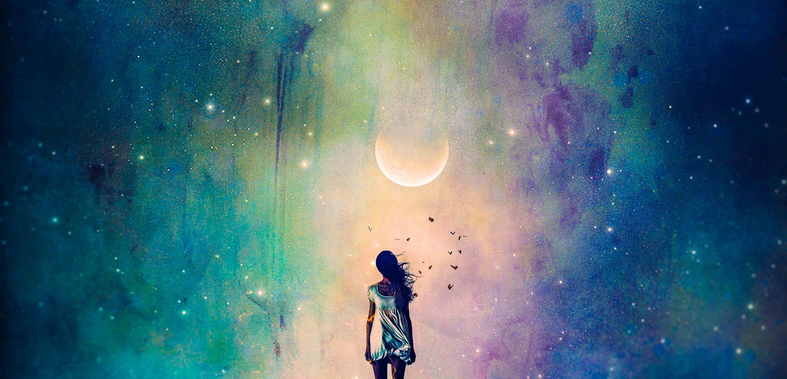 Lonely 桌布 壁紙 — 一個孤獨的身影站在發光的彎月下，背景是充滿星星和旋轉星雲的鮮豔宇宙天空。