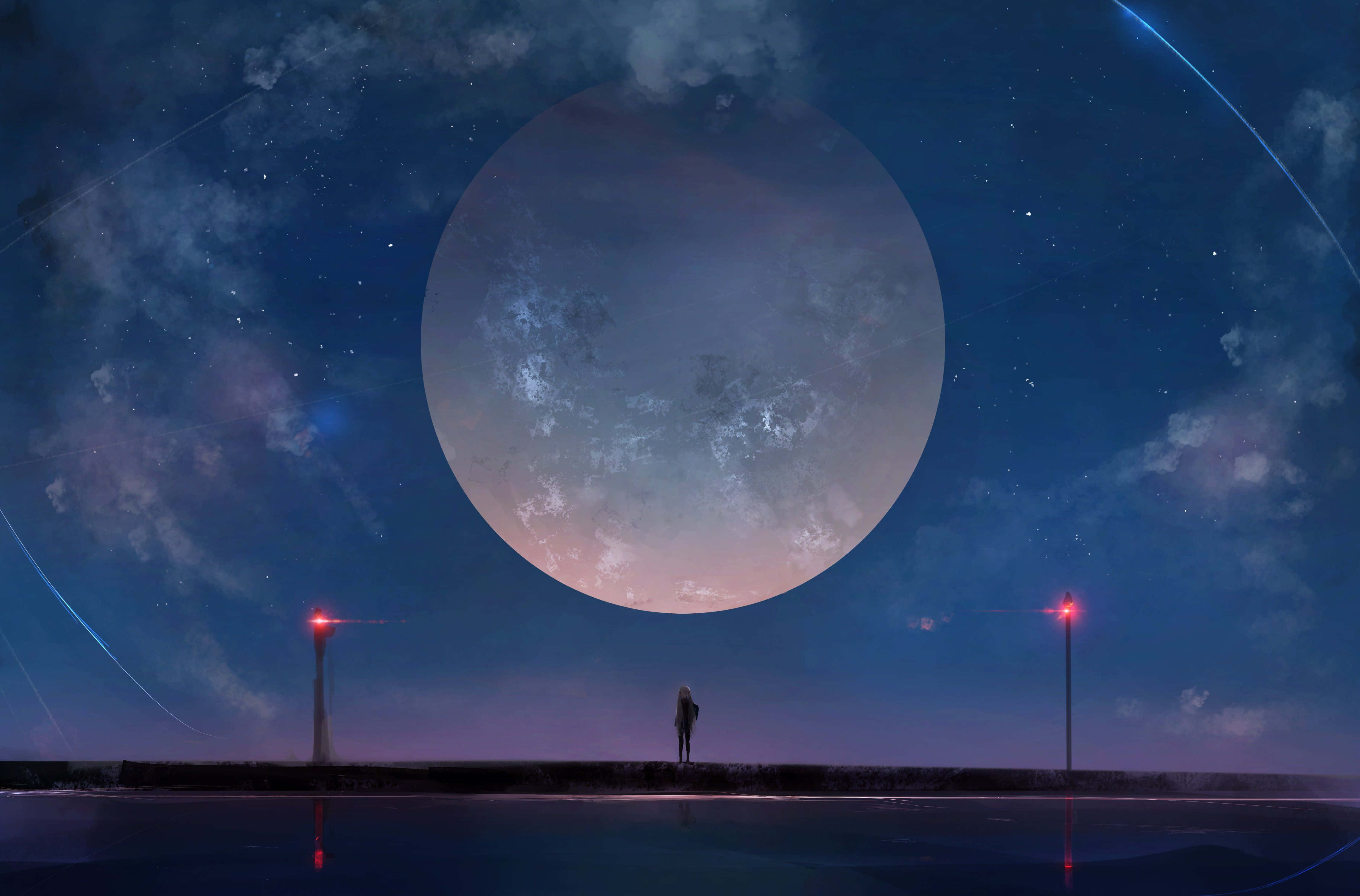 full moon 桌布 壁紙 — 一個孤獨的身影站在碼頭上，腳下是巨大的月亮，星空夜空中閃爍著紅色的燈塔光束。
