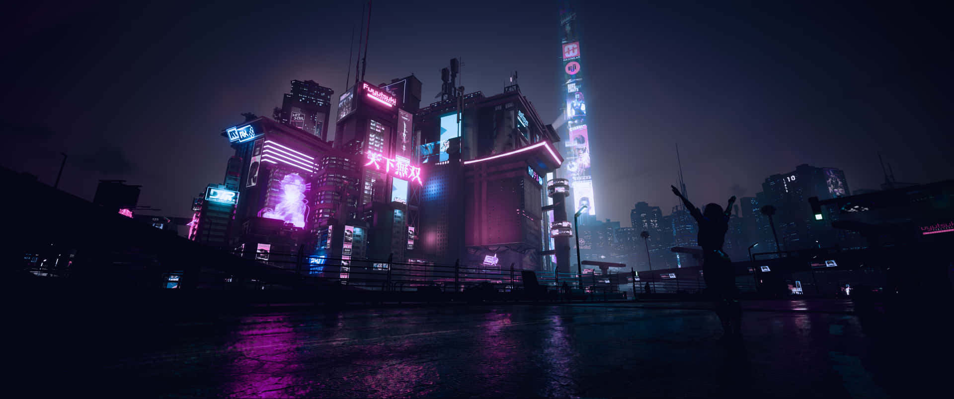  壁紙 — 一個孤獨的身影站在雨濕霓虹燈照亮的夜景城市景觀中，高聳的摩天大樓閃爍著粉紅色和藍色。