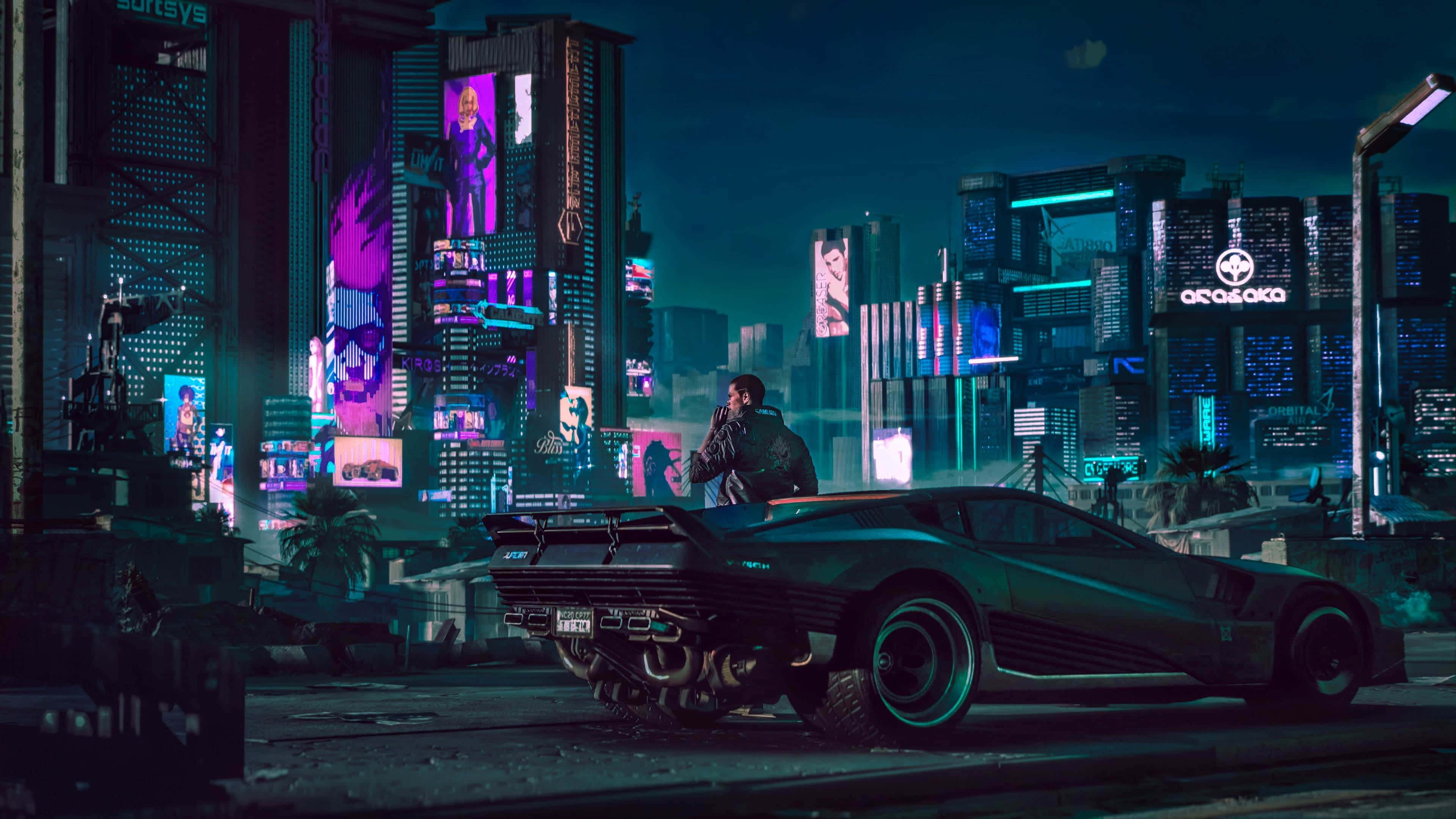 Xbox Games 桌布 壁紙 — 一個孤獨的身影站在霓虹燈照亮的高樓大廈下，旁邊是一輛時尚的未來主義汽車，身處夜間的賽博朋克城市。