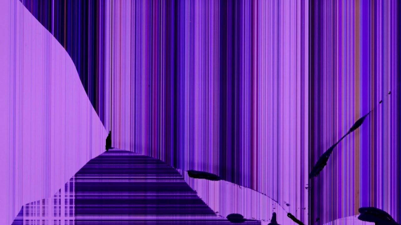 Screen 桌布 壁紙 — 一個孤獨的身影走下一條超現實的紫色條紋走廊，帶有抽象的黑色筆觸。