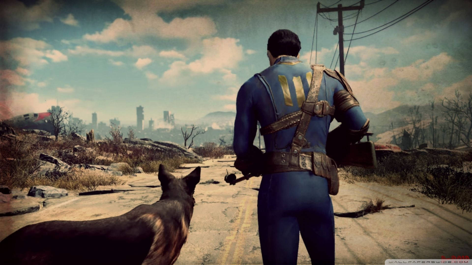 Fallout 4 桌布 壁紙 — 一個孤獨的避難所居民穿著藍色動力裝甲，在陰天之下與一隻狗走過廢墟般的末日後荒原。