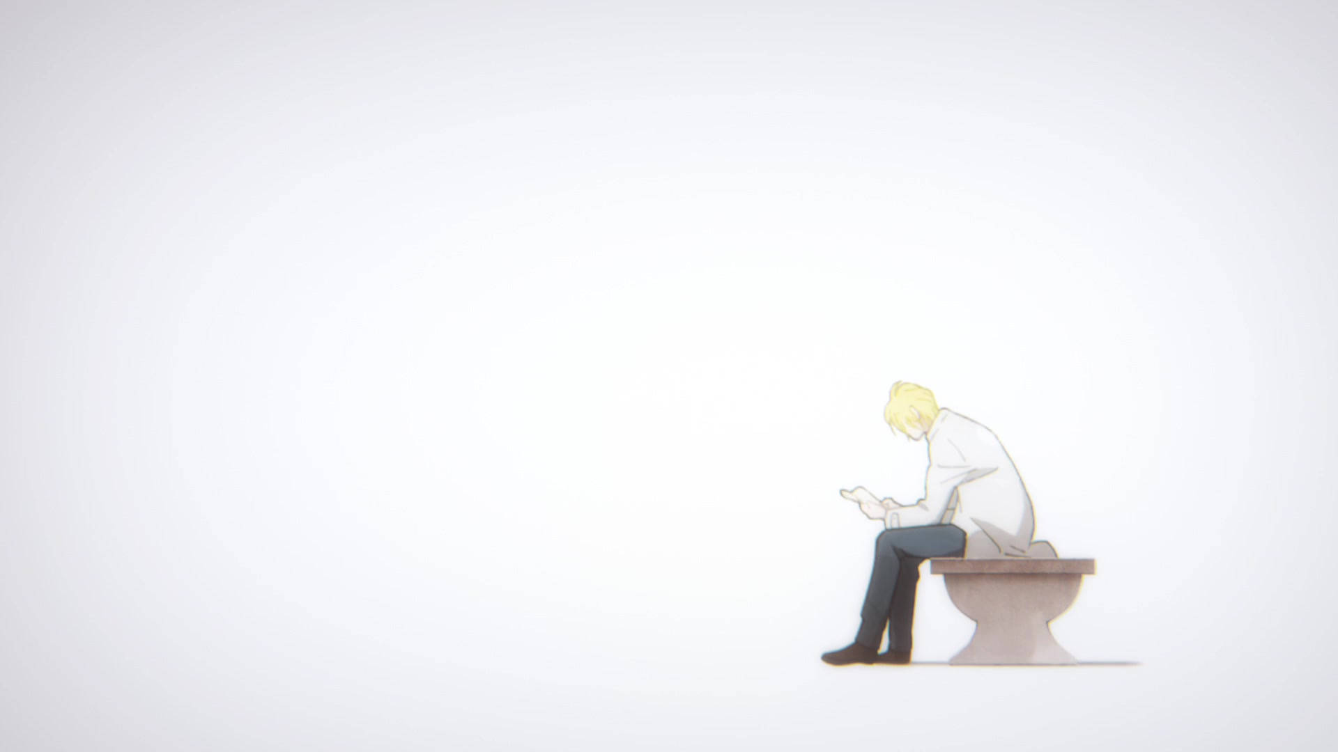 Banana Fish 桌布 壁紙 — 一個孤獨的金髮動漫角色坐在石凳上，彎腰看著手機，背景是簡約的白色。