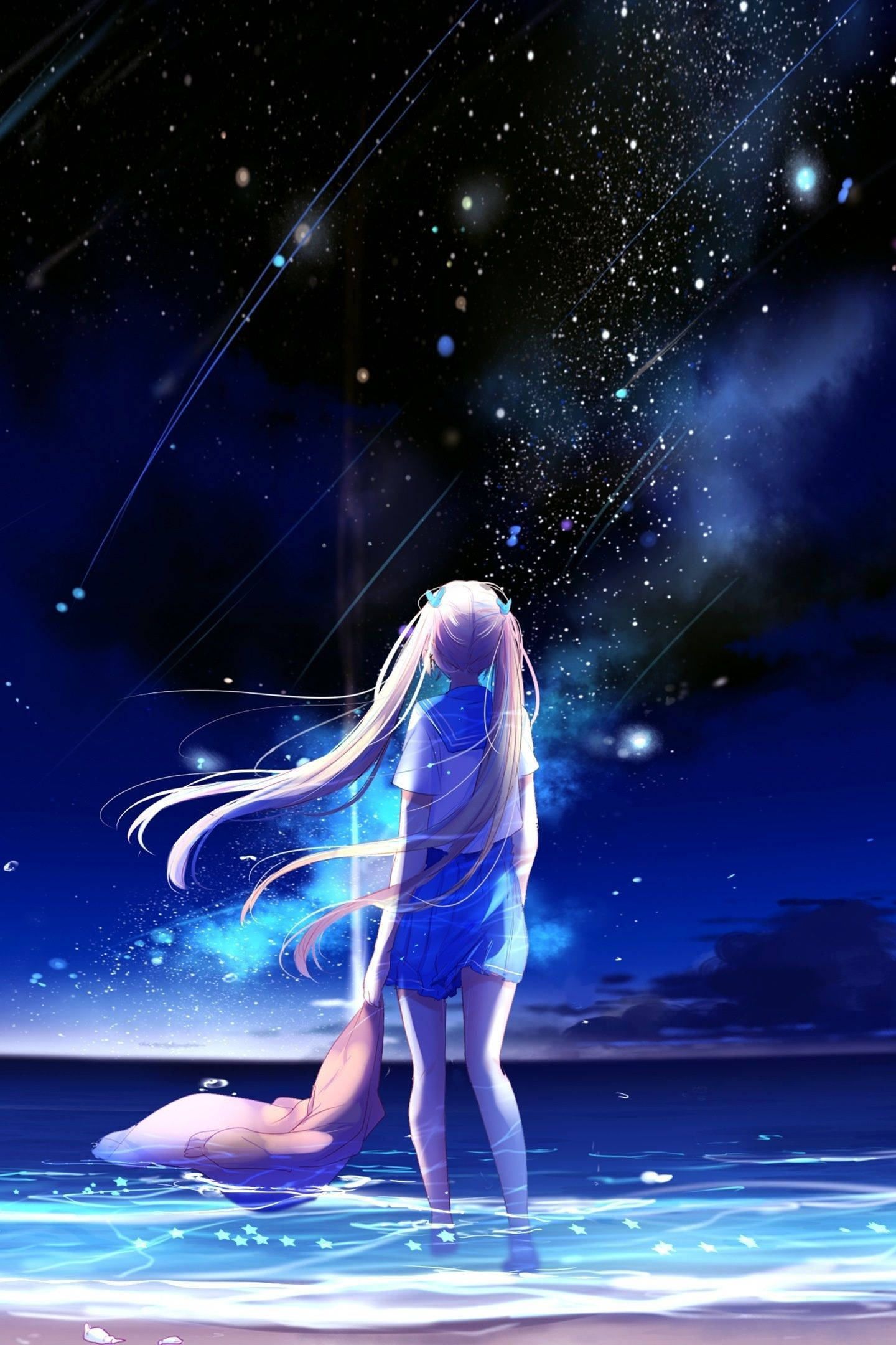 酷炫星系 桌布 壁紙 — 一個孤獨的長髮動漫女孩站在閃爍的水中，頭上是滿天星斗和流星劃過的夜空。