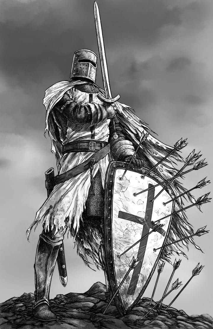 Crusader 桌布 壁紙 — 一個孤獨的騎士身穿全套盔甲，在暴風雨的天空下，站在岩石山上，手持劍和被箭刺穿的盾牌，表現出挑釁的姿態。