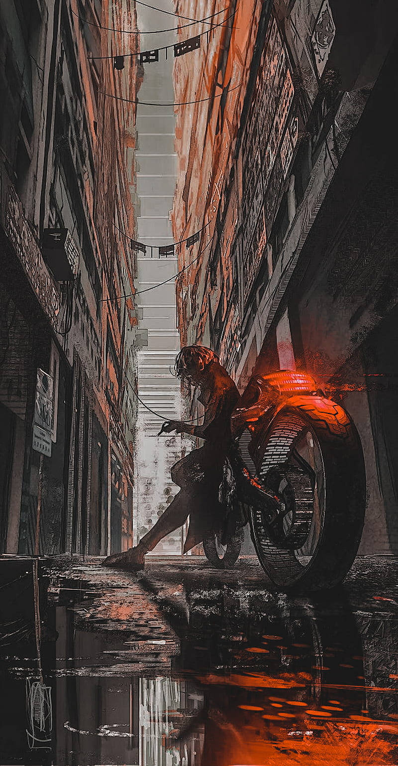 機車 桌布 壁紙 — 一個孤獨的騎士騎著發光的橙色機車，在高聳建築物之間被雨水浸濕的城市小巷中停下。