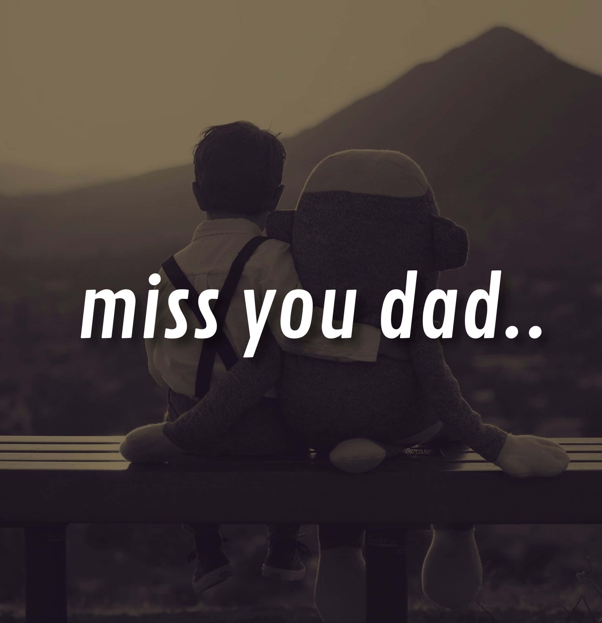 daddy 桌布 壁紙 — 一個孩子和一個毛絨猴子一起坐在長椅上，俯瞰山脈，天空朦朧，文字寫著想念爸爸..