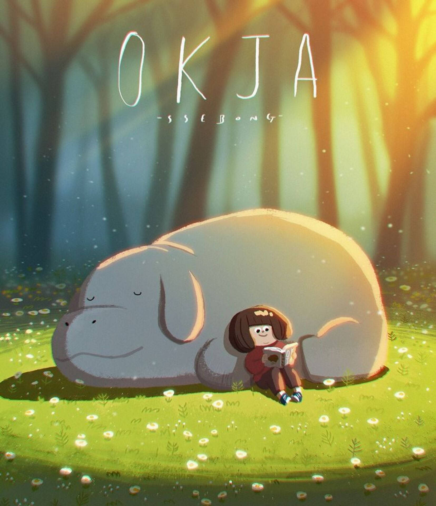okja 桌布 壁紙 — 一個孩子在陽光明媚、點綴著白色花朵的森林空地上，在一頭沉睡的巨型大象旁邊讀書。