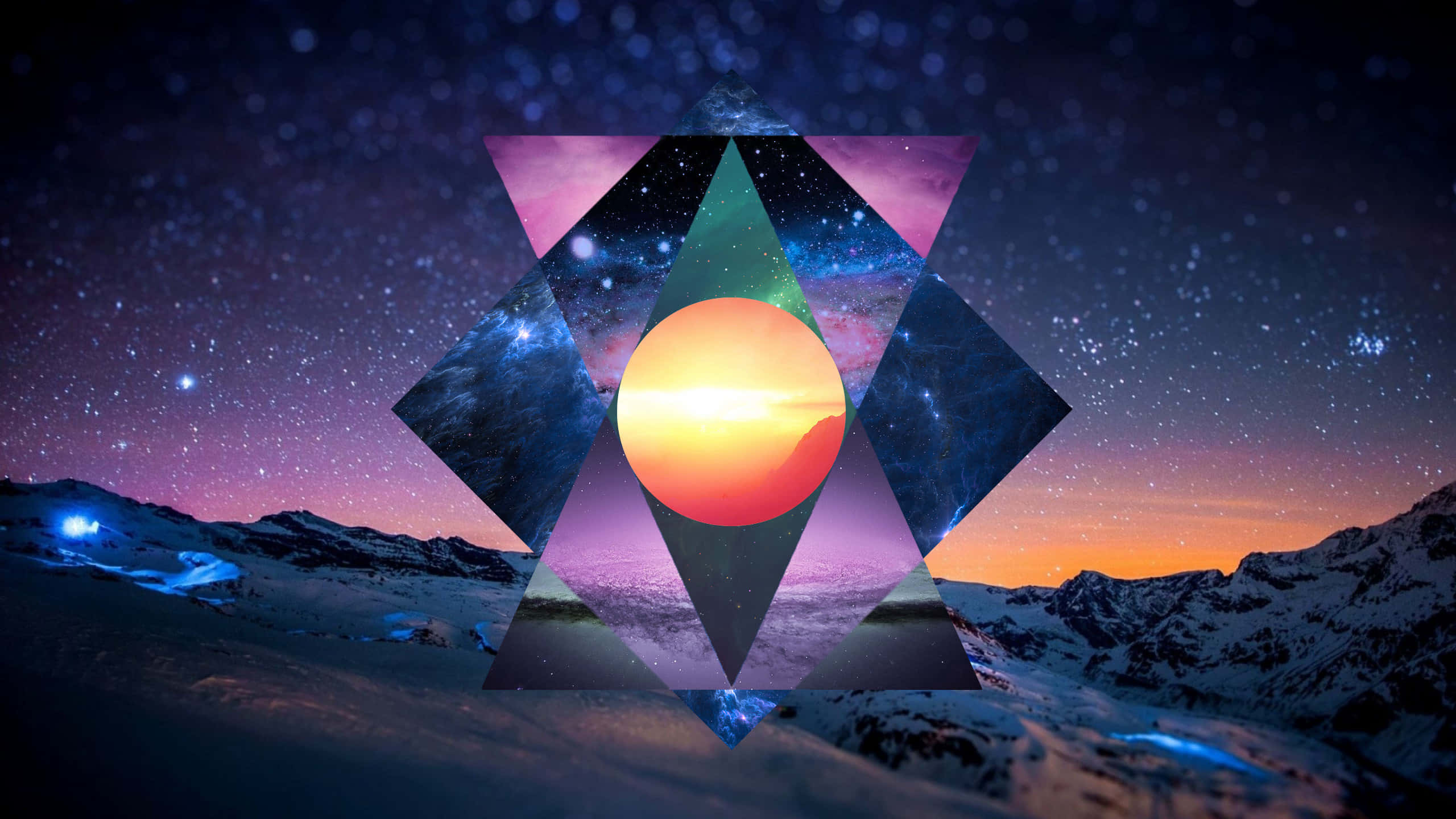 RGB 桌布 壁紙 — 一個宇宙三角形覆蓋在積雪的山脈上，背景是星光閃爍的暮色天空，中心有一個發光的太陽。