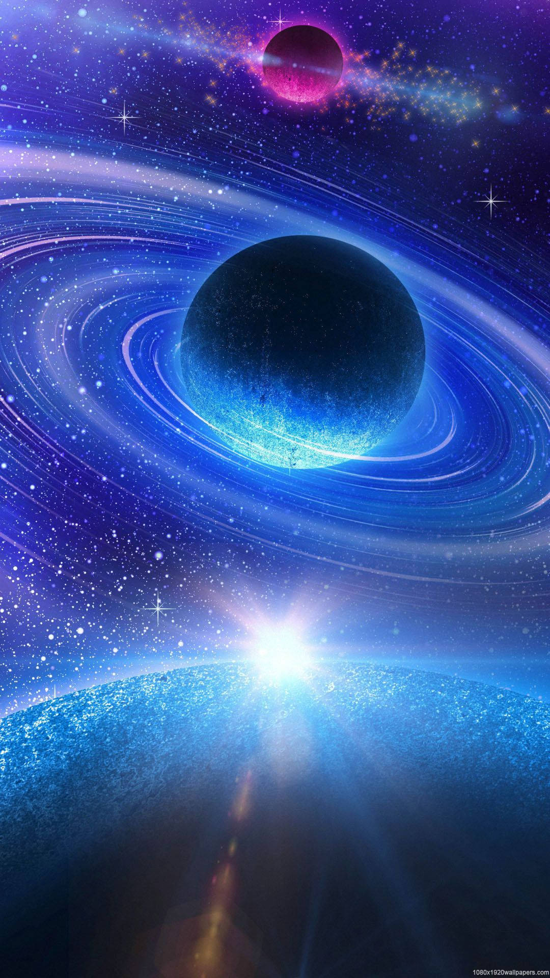 Amazing 桌布 壁紙 — 一個宇宙場景，一顆發光的藍色行星被旋轉的環圍繞，遠處還有一顆粉紅色行星，背景是繁星點點的紫色天空。