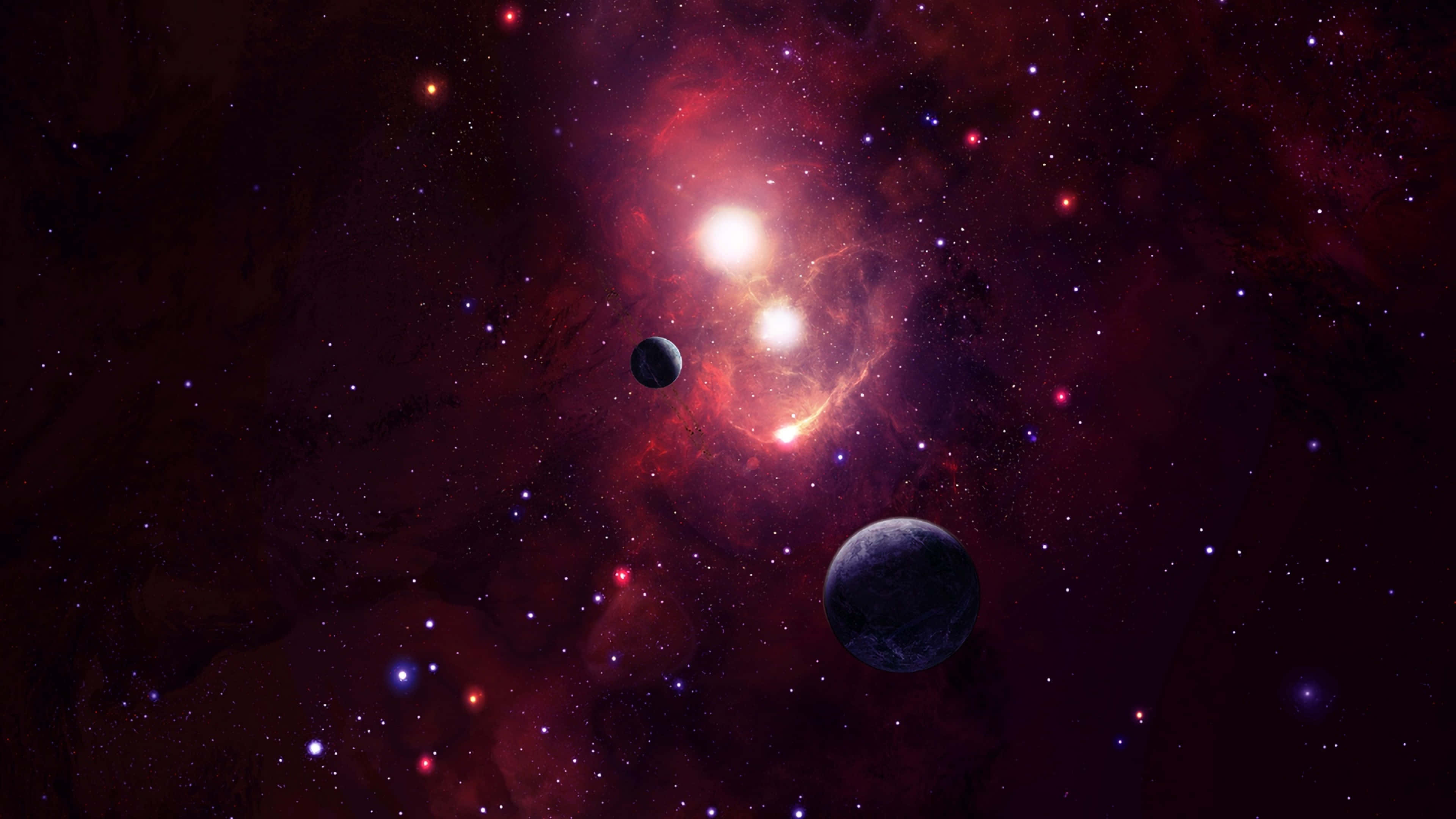 Cosmic 4K 桌布 壁紙 — 一個宇宙場景，發光的紅色星雲和兩顆黑暗行星圍繞明亮的雙星運行，背景是星場。
