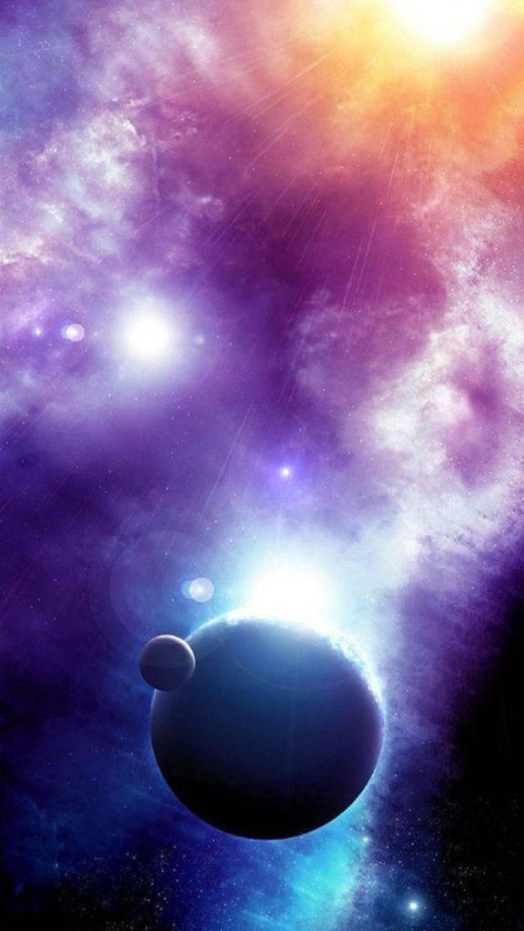 iPhone 8 space 桌布 壁紙 — 一個宇宙場景，發光的行星和月亮映襯著充滿活力的紫色、橙色和藍色星雲。