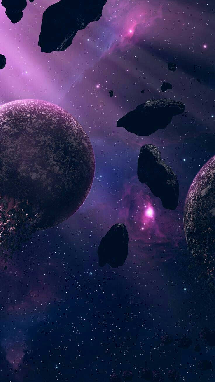 太空 桌布 壁紙 — 一個宇宙場景，紫色星雲在漂浮的小行星和兩顆大型隕石坑行星背後發光。