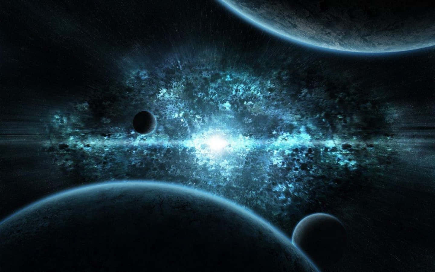 酷炫太空 桌布 壁紙 — 一個宇宙場景，黑暗行星之間有發光的藍色星雲和明亮的中央星爆。