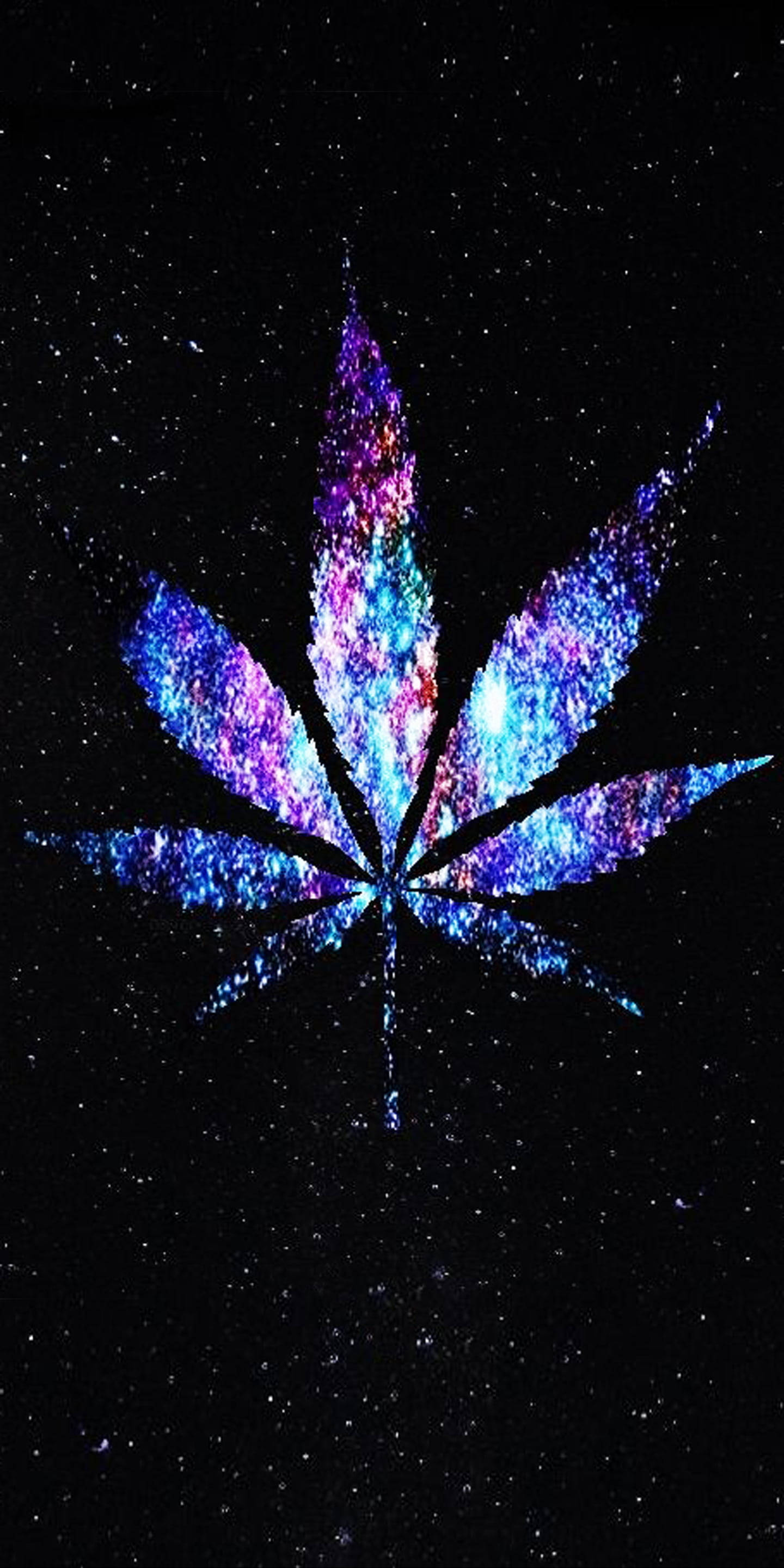 Weed Leaf 桌布 壁紙 — 一個宇宙大麻葉，散發著充滿活力的紫色、藍色和粉紅色星雲，背景是繁星點點的黑色虛空。
