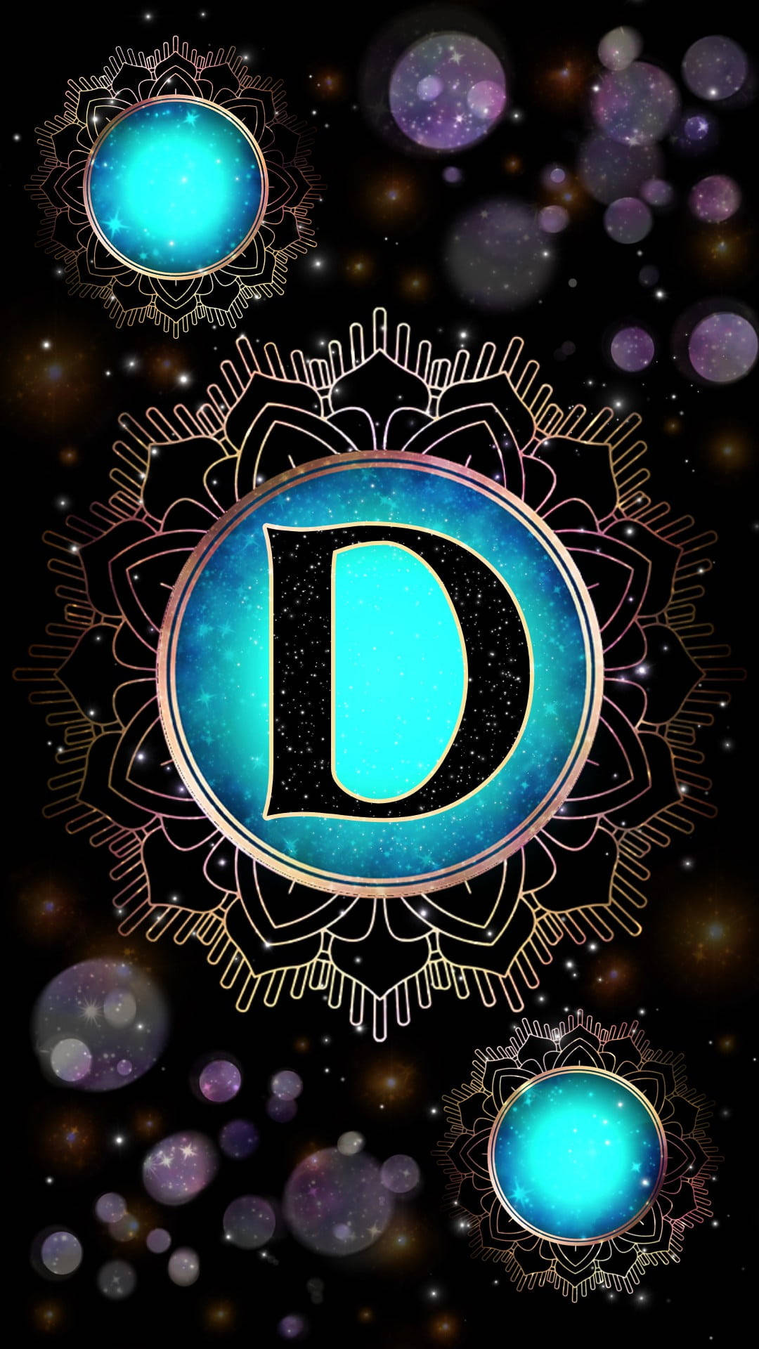字母動畫 桌布 壁紙 — 一個宇宙字母D，位於發光的藍色圓圈內，周圍環繞著複雜的曼陀羅圖案和閃爍的星體，背景為深色。