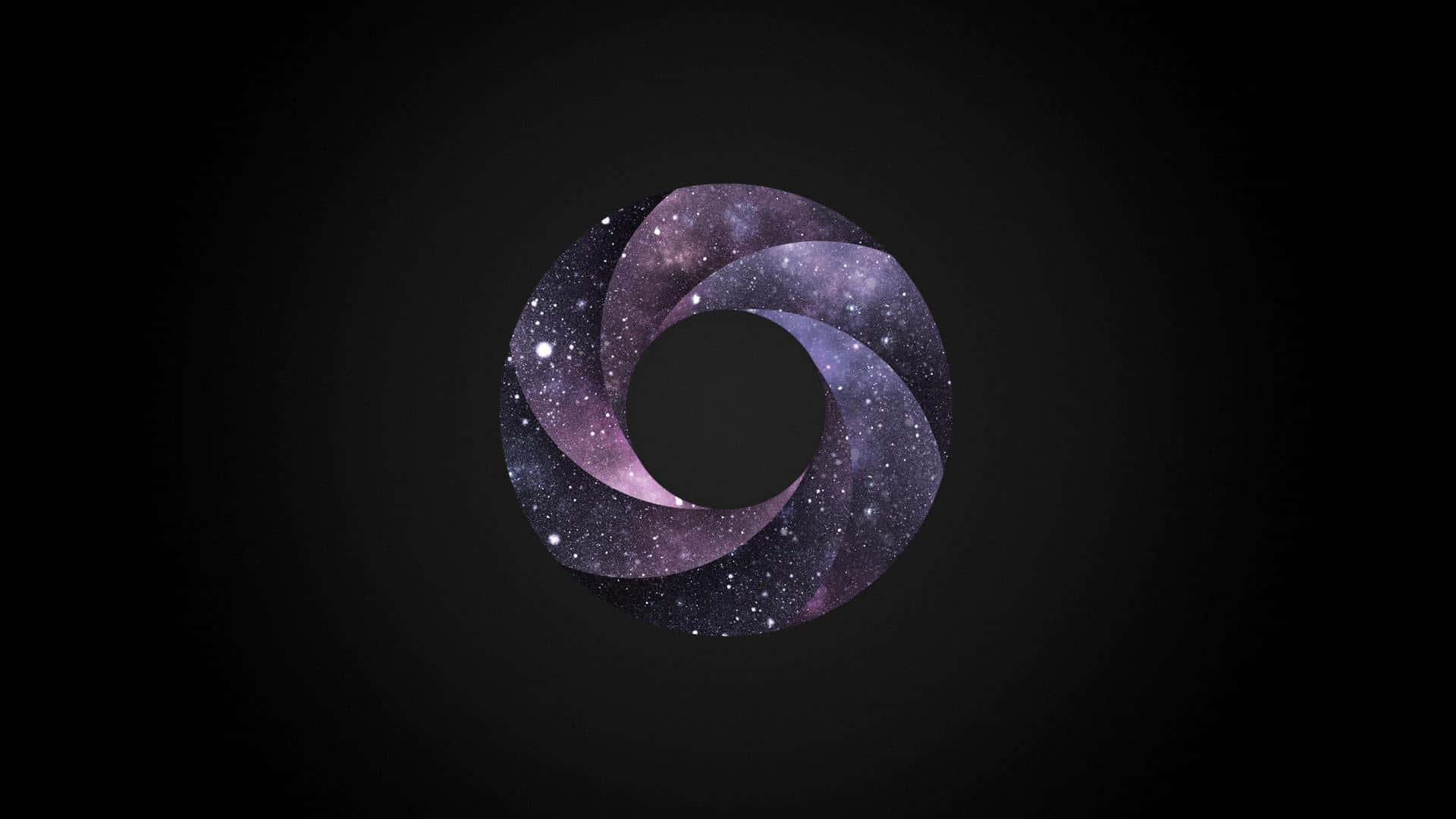 Dark Circles 桌布 壁紙 — 一個宇宙星系在相機光圈內旋轉，背景為深黑色。