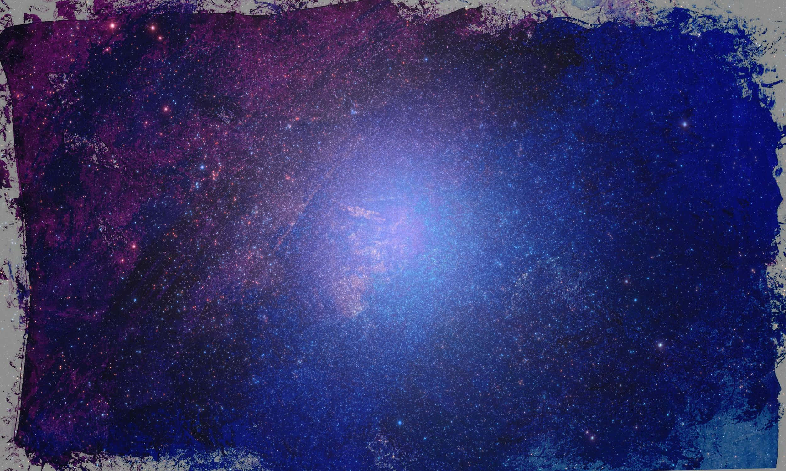 Blue Watercolor 桌布 壁紙 — 一個宇宙星雲，帶有旋轉的紫色和藍色雲層及散落的星星，鑲嵌在磨損的白色邊框中。