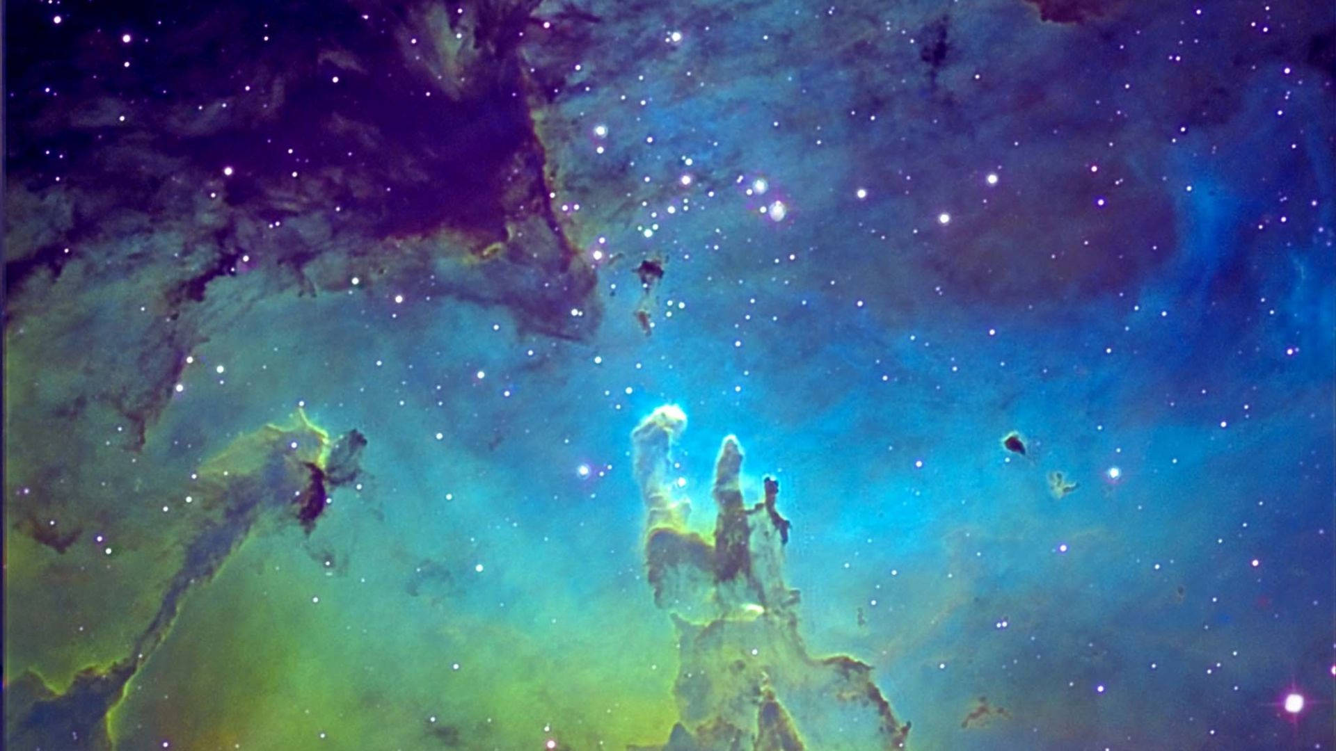 在深空中，帶有發光雲層和明亮星星的鮮豔宇宙星雲。 — 可愛的銀河動圖 壁紙