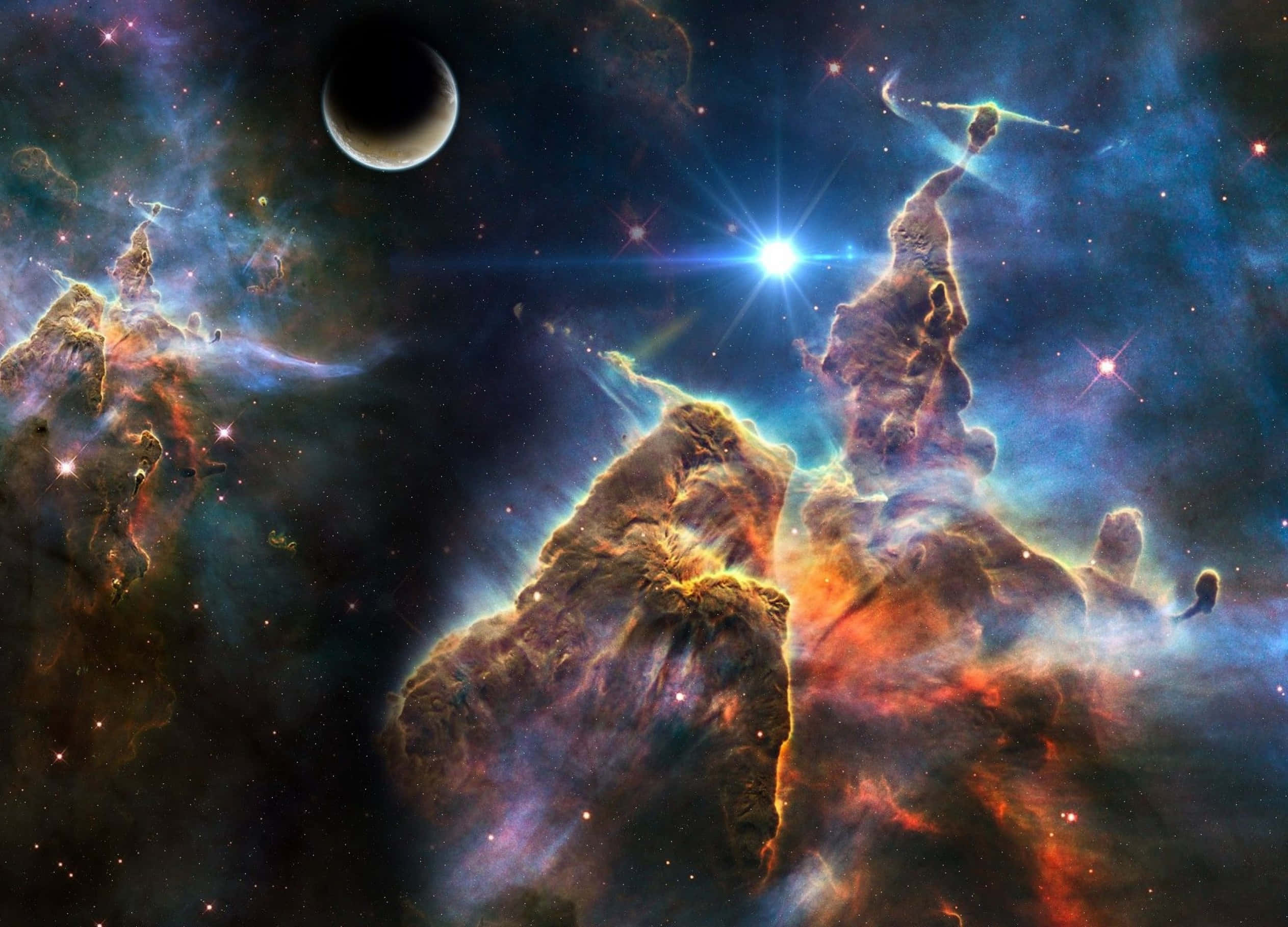 酷炫太空 桌布 壁紙 — 一個宇宙星雲，有高聳的氣體柱，由一顆明亮的恆星和附近漂浮的一顆黑暗行星照亮。