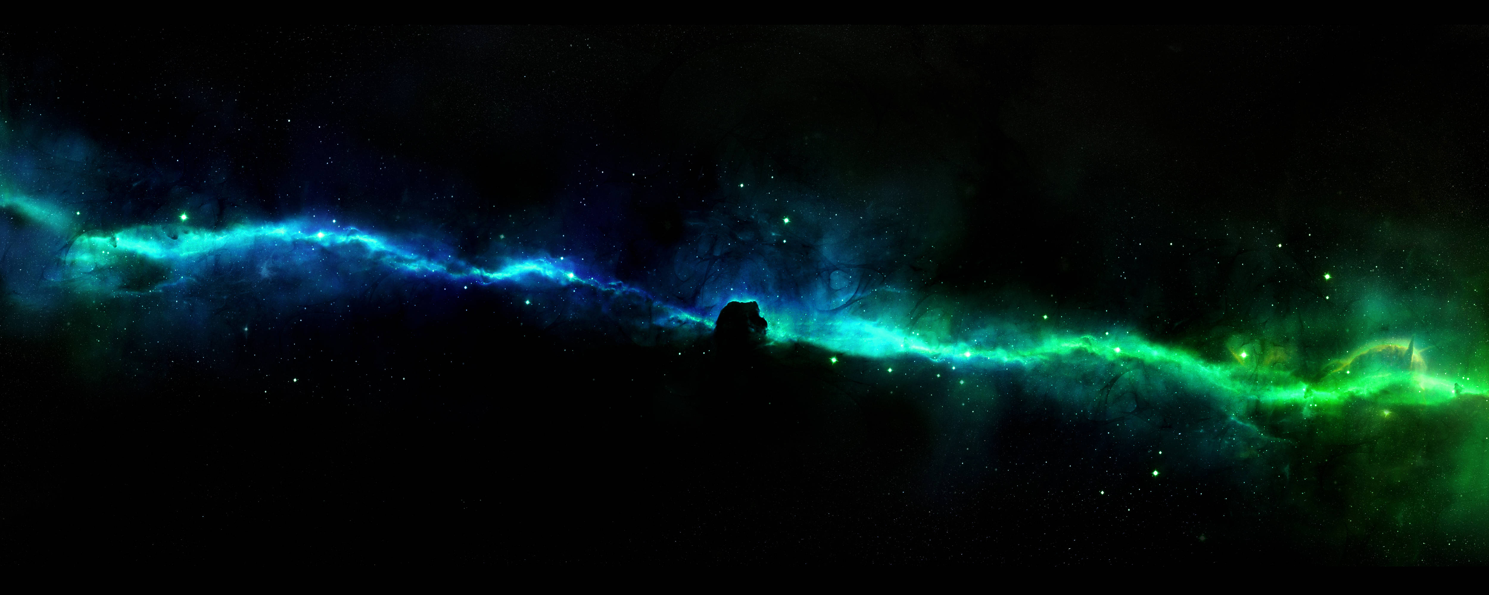 星雲 桌布 壁紙 — 一個宇宙星雲，發光的青綠色和綠色氣體橫跨星空，將下方孤獨的山峰輪廓勾勒出來。