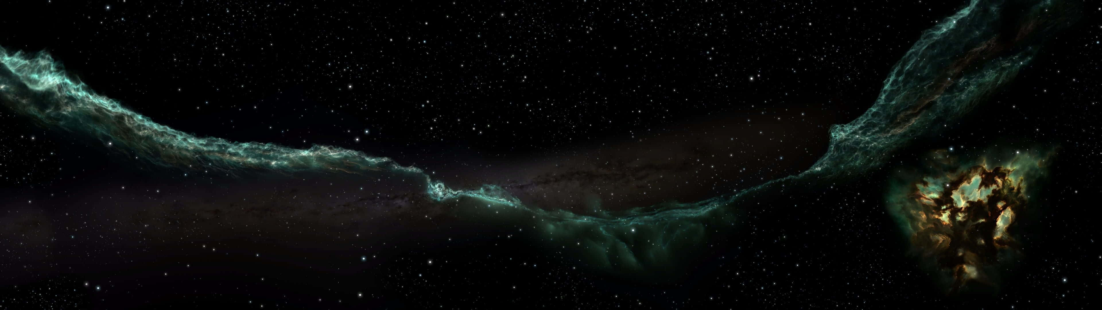 桌布 壁紙 — 一個宇宙星雲，發光的青綠色和金色氣體在深空星場中蜿蜒。
