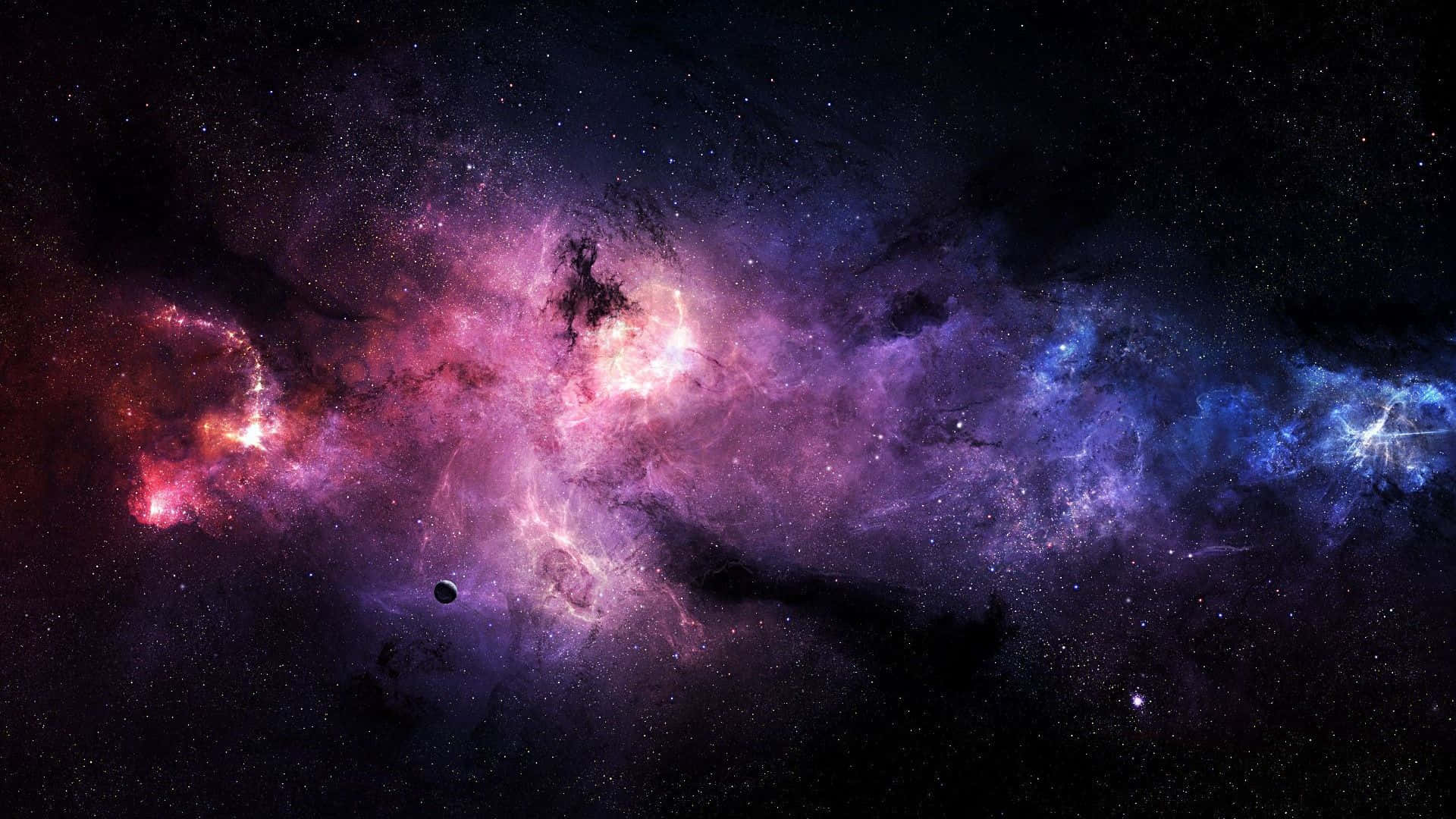 星雲 桌布 壁紙 — 一個宇宙星雲在充滿活力的粉紅色、紫色和藍色中旋轉，背景是星空，附近漂浮著一顆小行星。