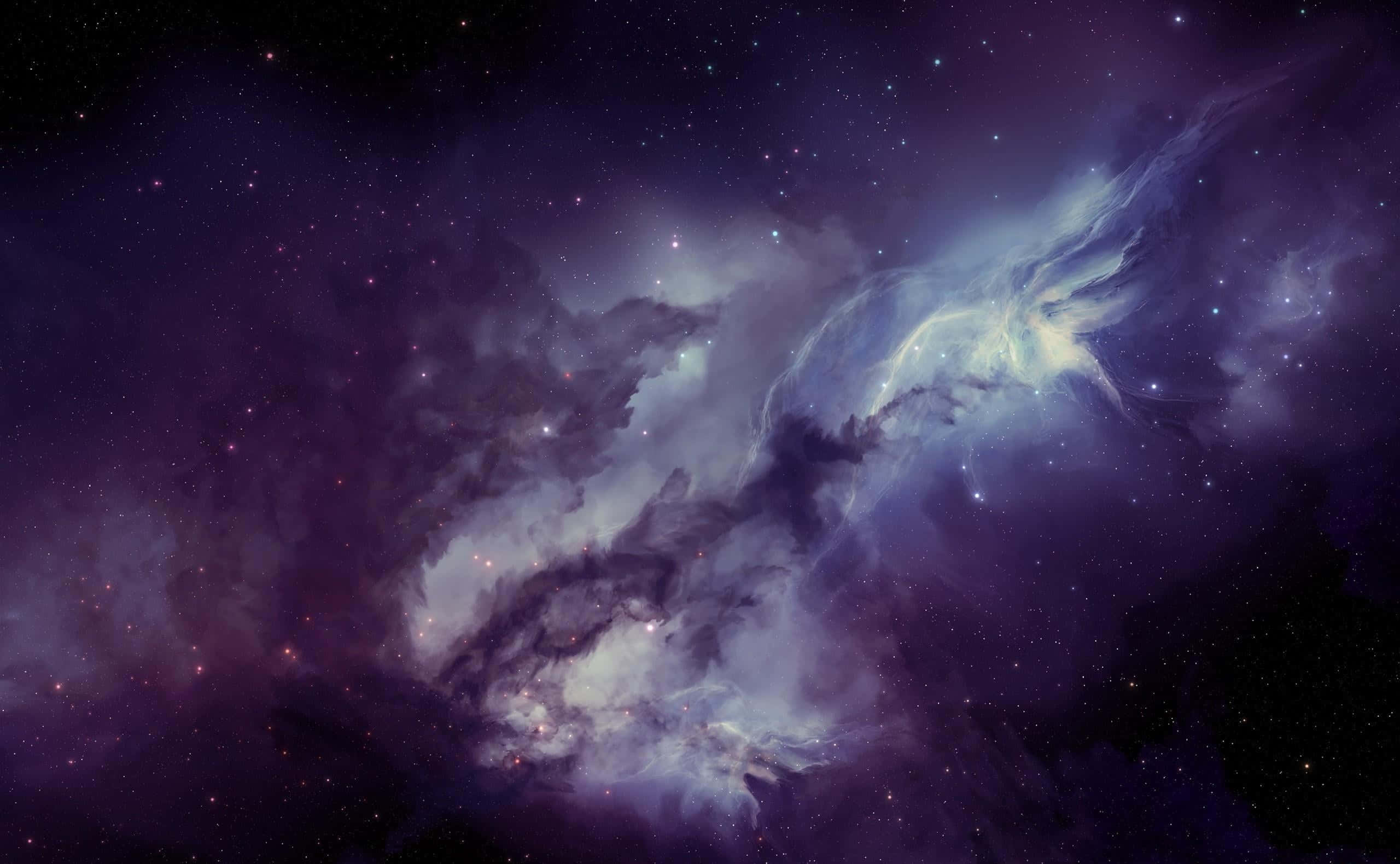 Black And Purple Galaxy 桌布 壁紙 — 一個宇宙星雲在深紫色和藍色中旋轉，發光的星星散落在黑暗的太空虛空中。