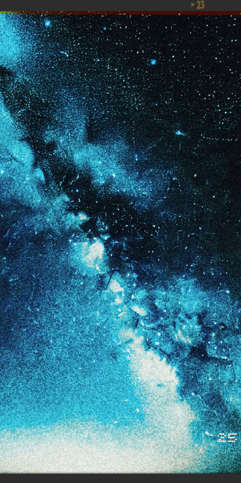 Sky full of stars 壁紙 — 一個宇宙星雲在深藍色和白色中旋轉，背景是散佈著發光粒子的星場。