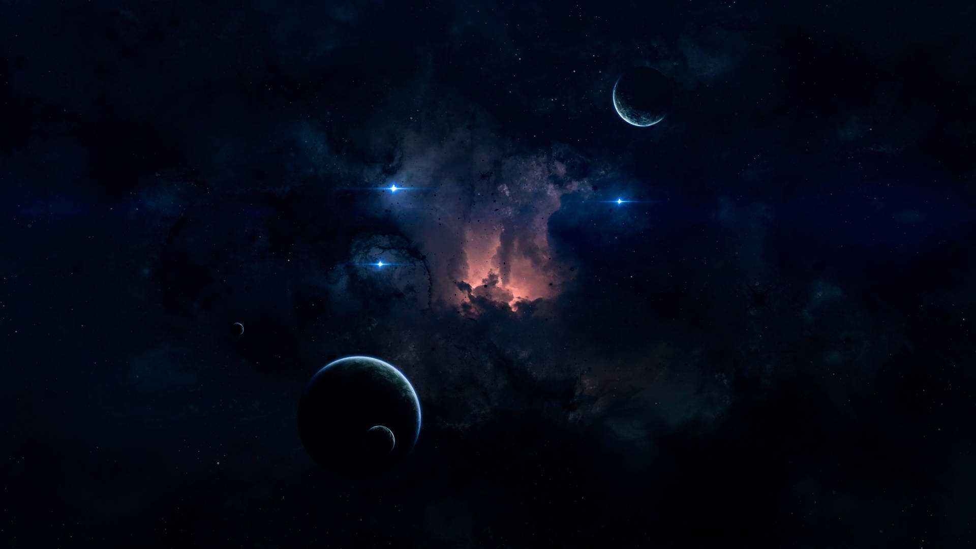 宇宙美學 桌布 壁紙 — 一個宇宙星雲在深藍色星場背景下發出火紅和橙色的光芒，周圍環繞著軌道行星和遙遠的恆星。