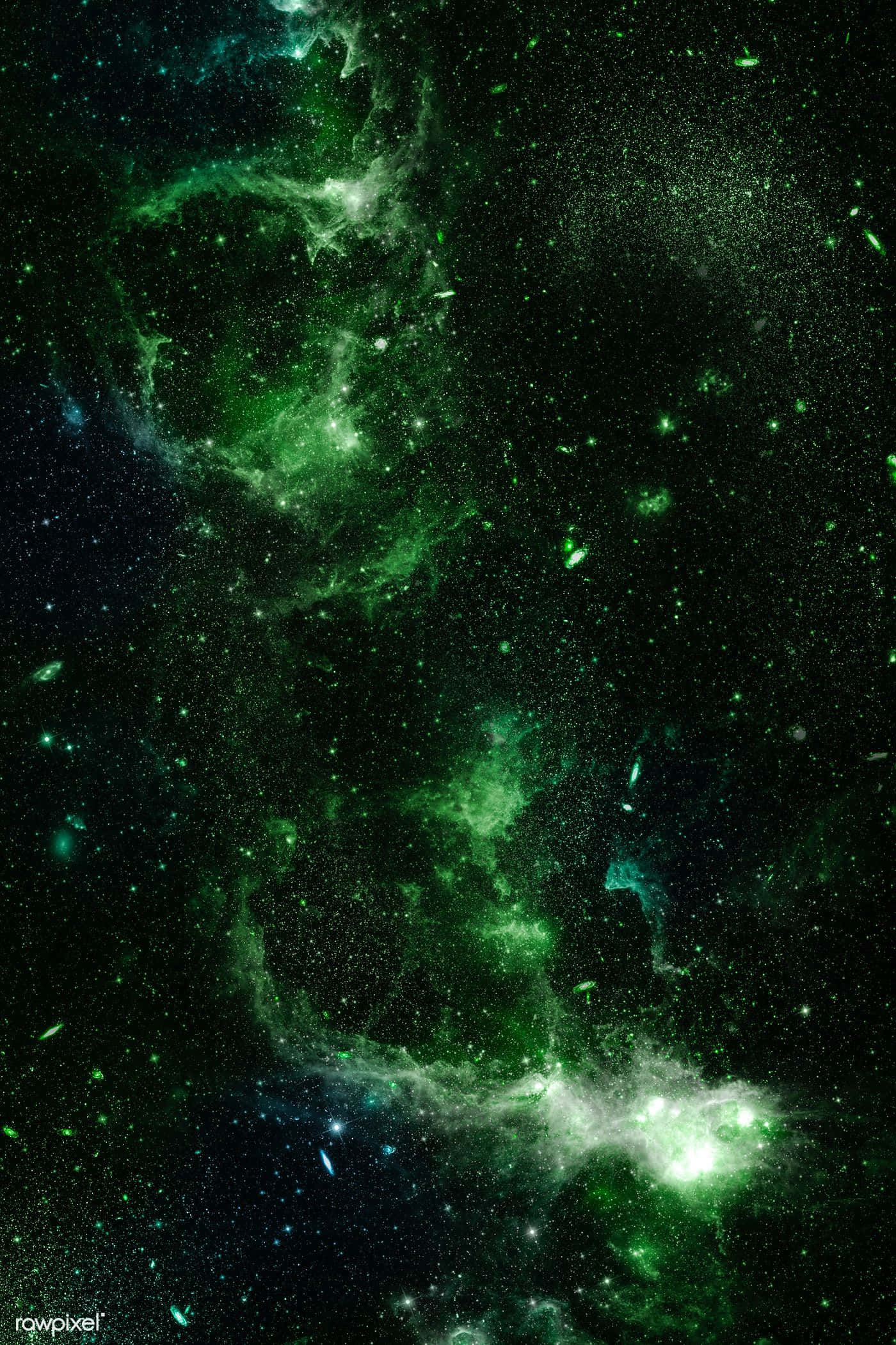 驚豔綠色銀河背景 壁紙 — 一個宇宙星雲在深邃的黑色虛空中旋轉，散發著發光的綠色氣體和散落的星星。