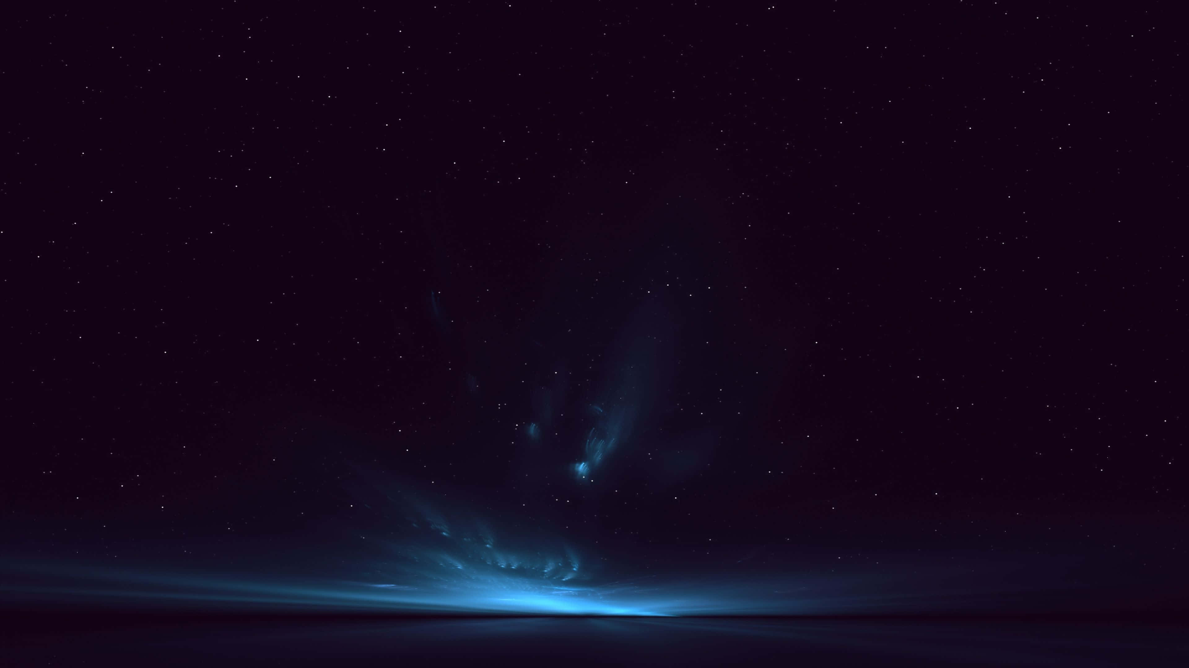桌布 壁紙 — 一個宇宙星雲在黑暗地平線之上的星空夜空中發出電光藍光。