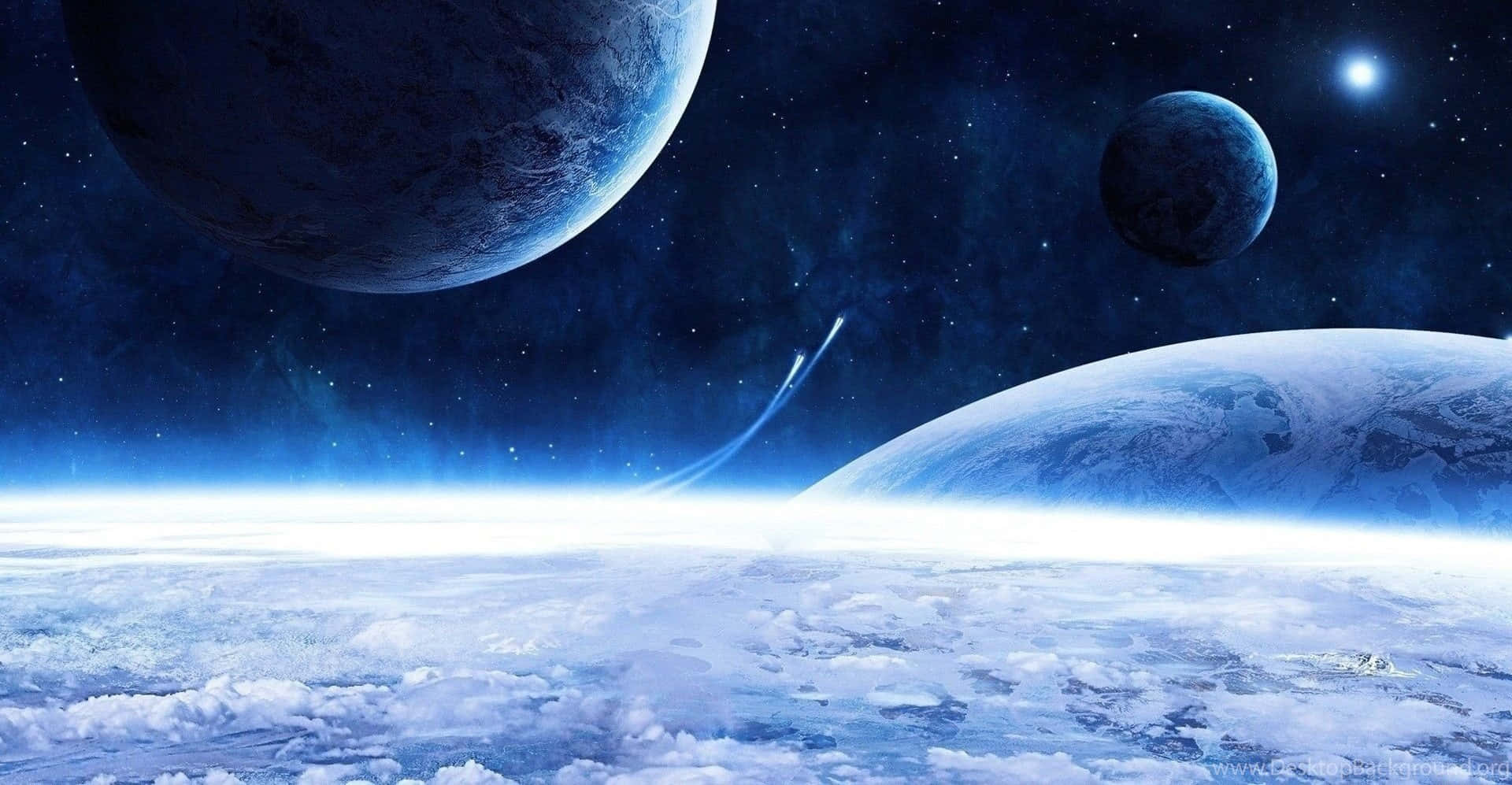 宇宙 桌布 壁紙 — 一個宇宙景觀顯示一顆發光的藍色行星，下方有雲層，兩個大衛星，以及一顆明亮的星星在繁星點點的夜空中。